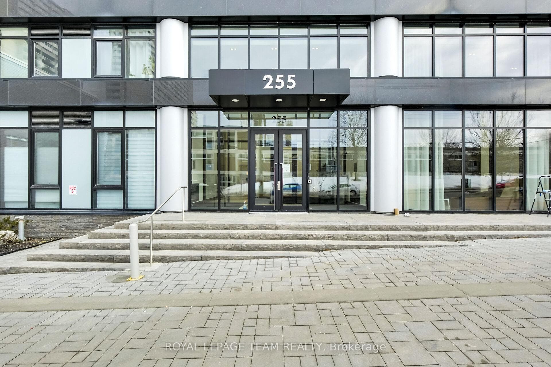 255 Bay Street Unit 709 photo 2