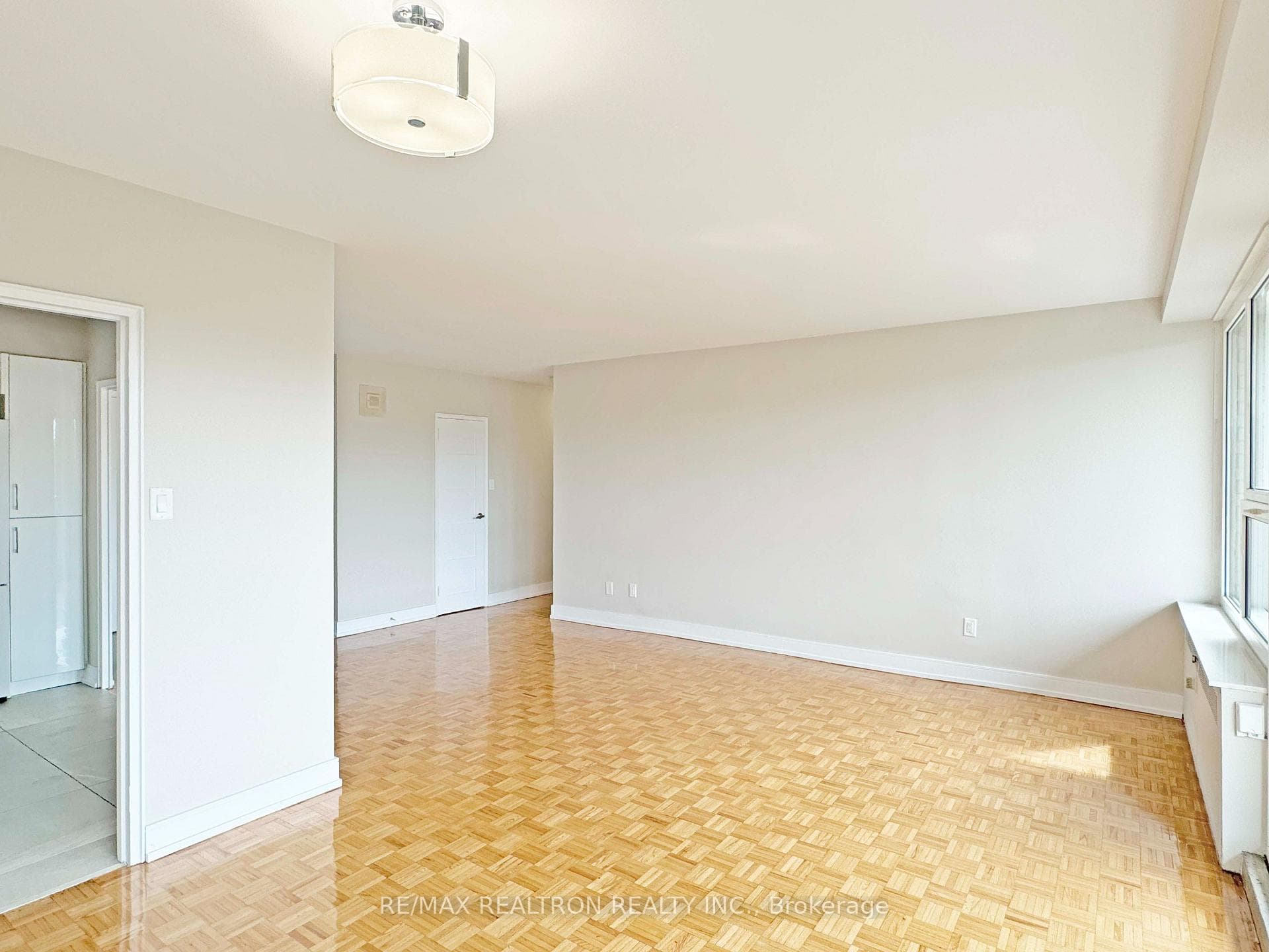 10 Shallmar Boulevard Unit 607 photo 2
