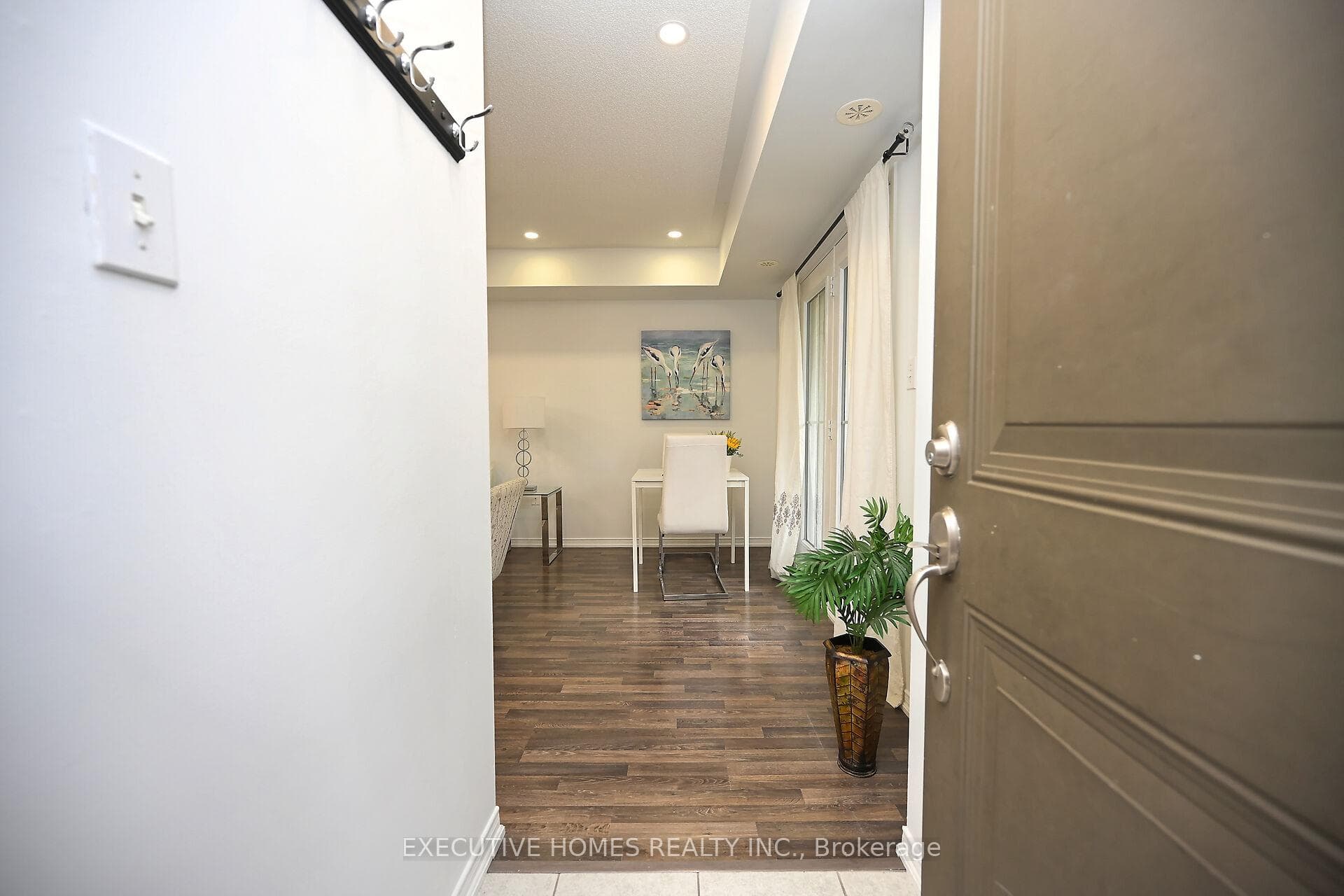 2484 Post Road Unit 17 photo 4