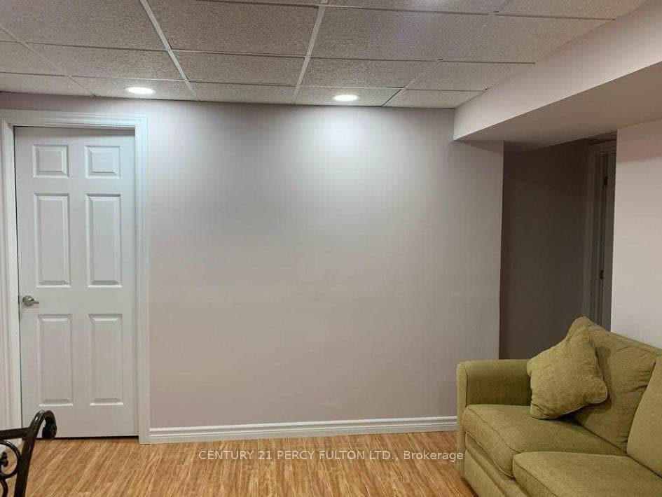 170 don head village Boulevard Unit bsmnt photo 4
