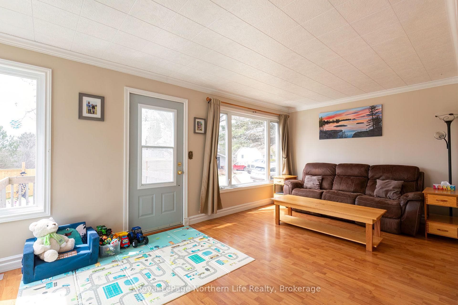 306 Spetz Avenue photo 9