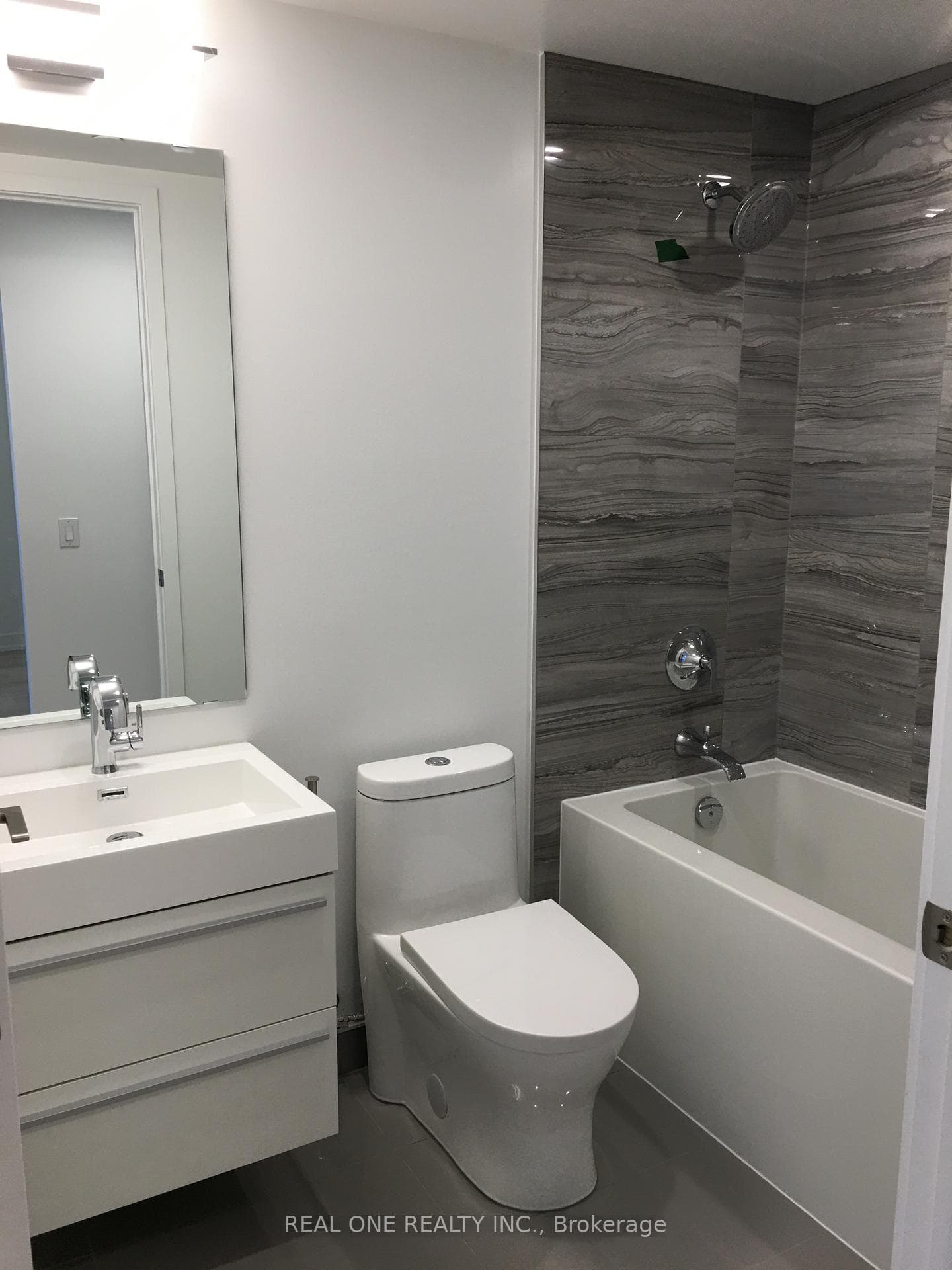 39 Roehampton Avenue Unit 4002 photo 6