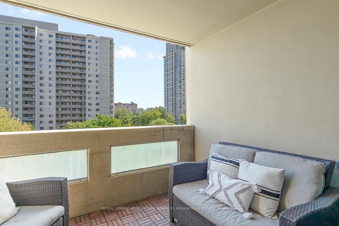 3590 Kaneff Crescent Unit 609 photo 30