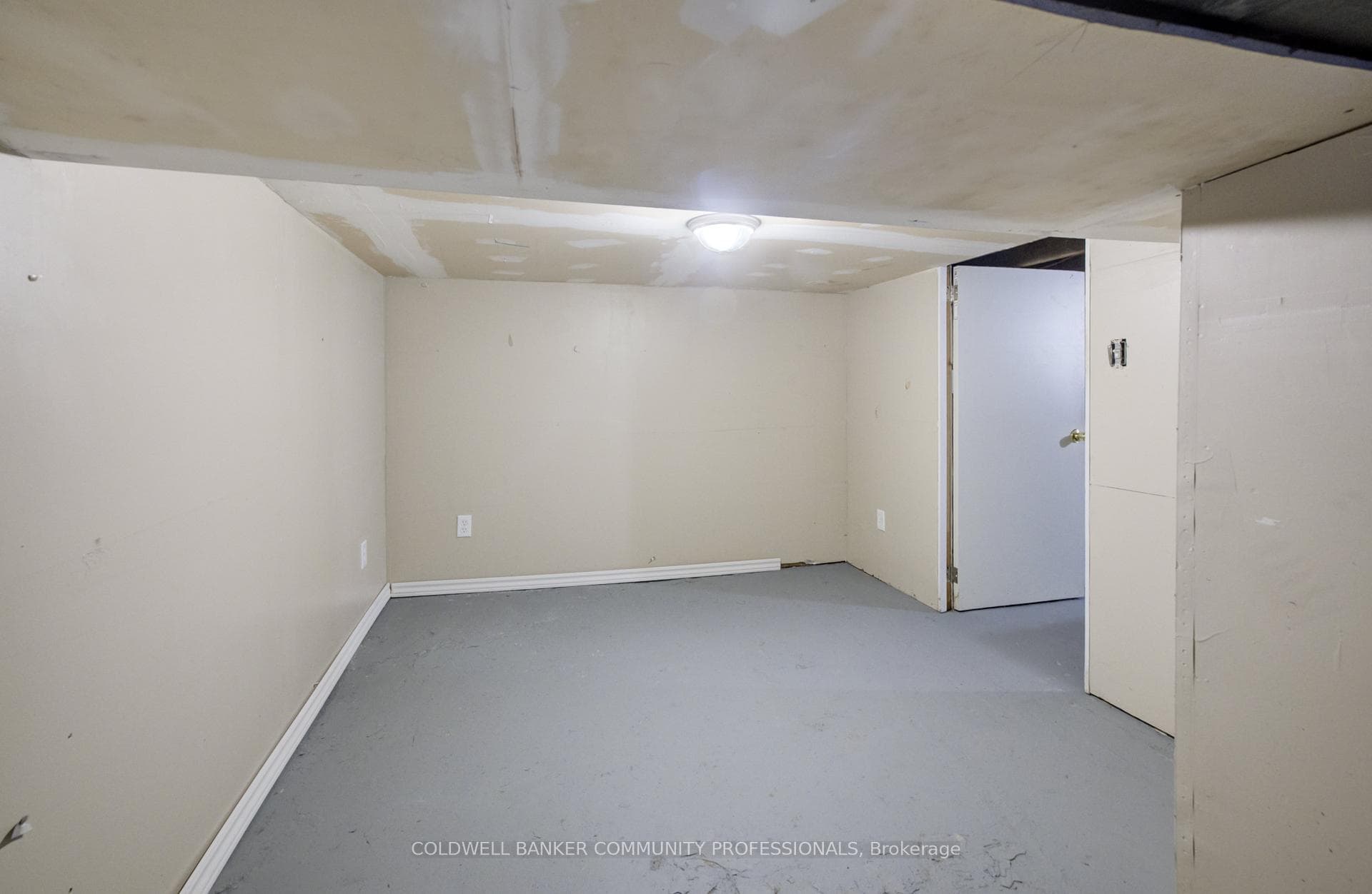 83 Sanford Avenue photo 31