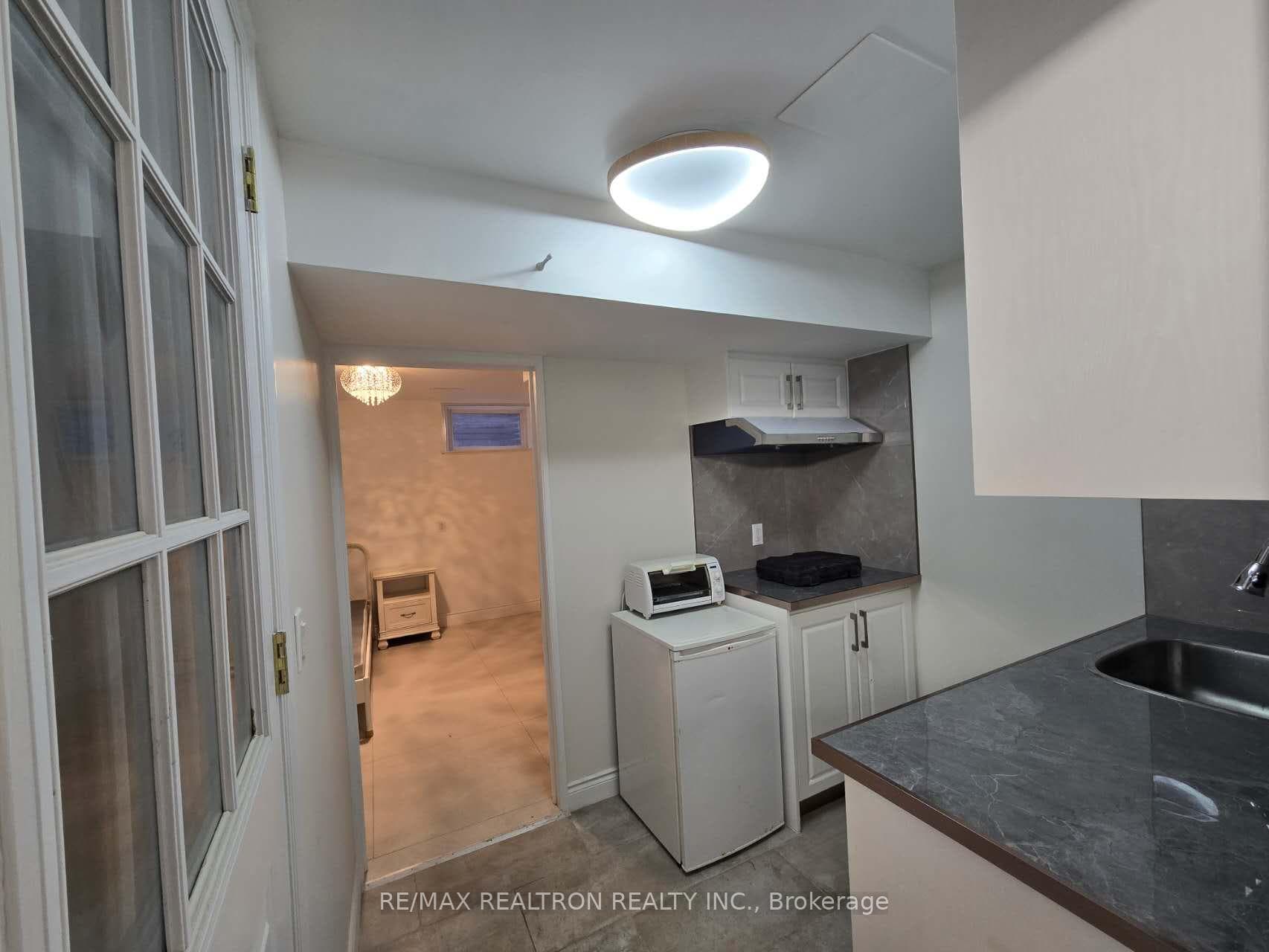 38 Collingsbrook Boulevard Unit Basement Unit 3 photo 9