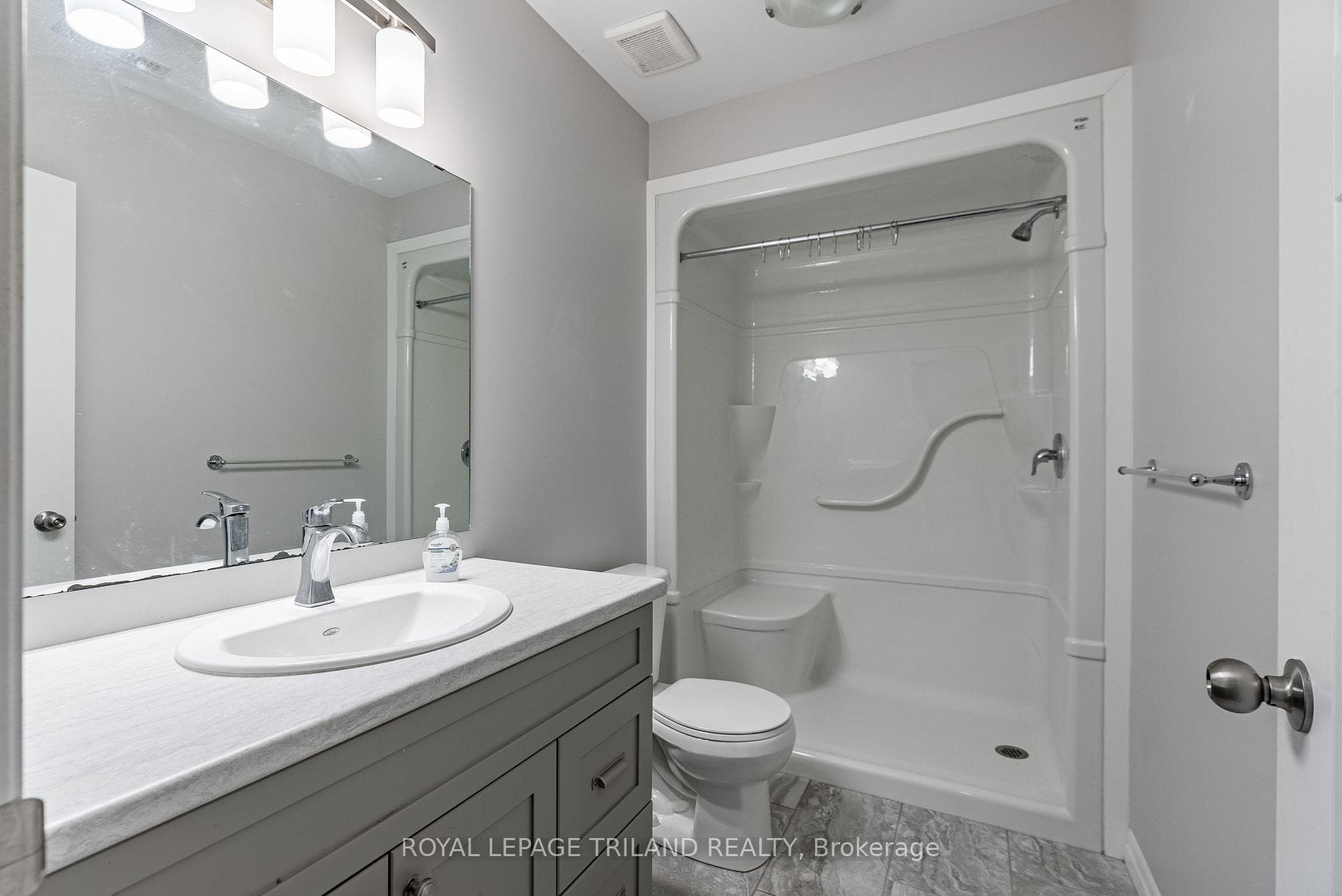 33 Lowrie Crescent photo 25