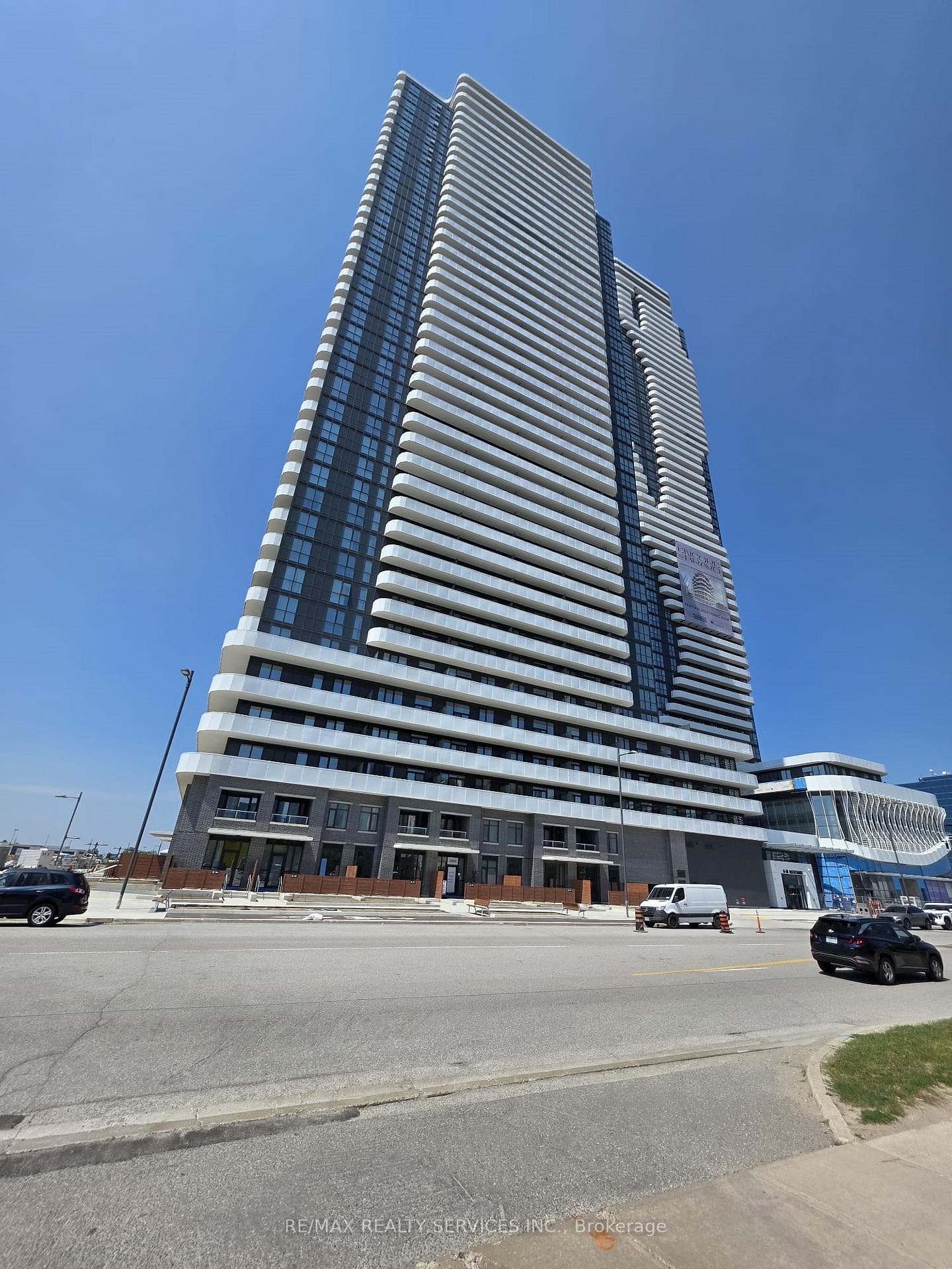 8 Interchange Way Unit 1706 photo 1