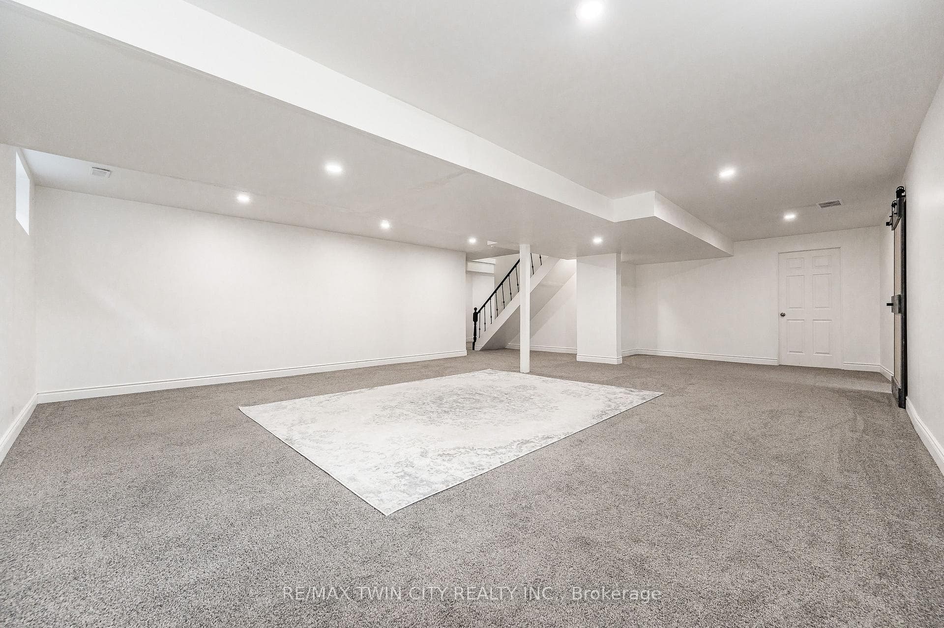 136 Village Road photo 41
