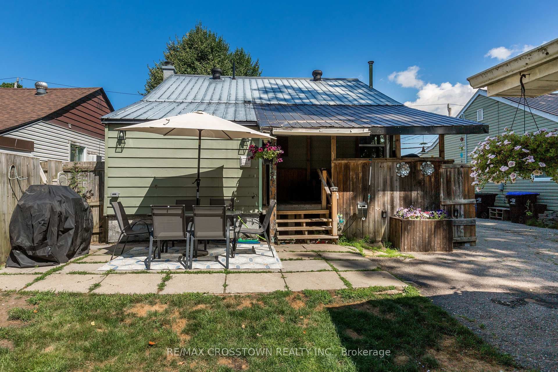 281 Elizabeth Street photo 30