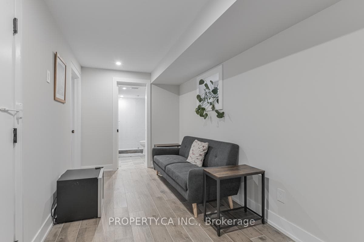 55 Glenshaw Crescent Unit Basement photo 7