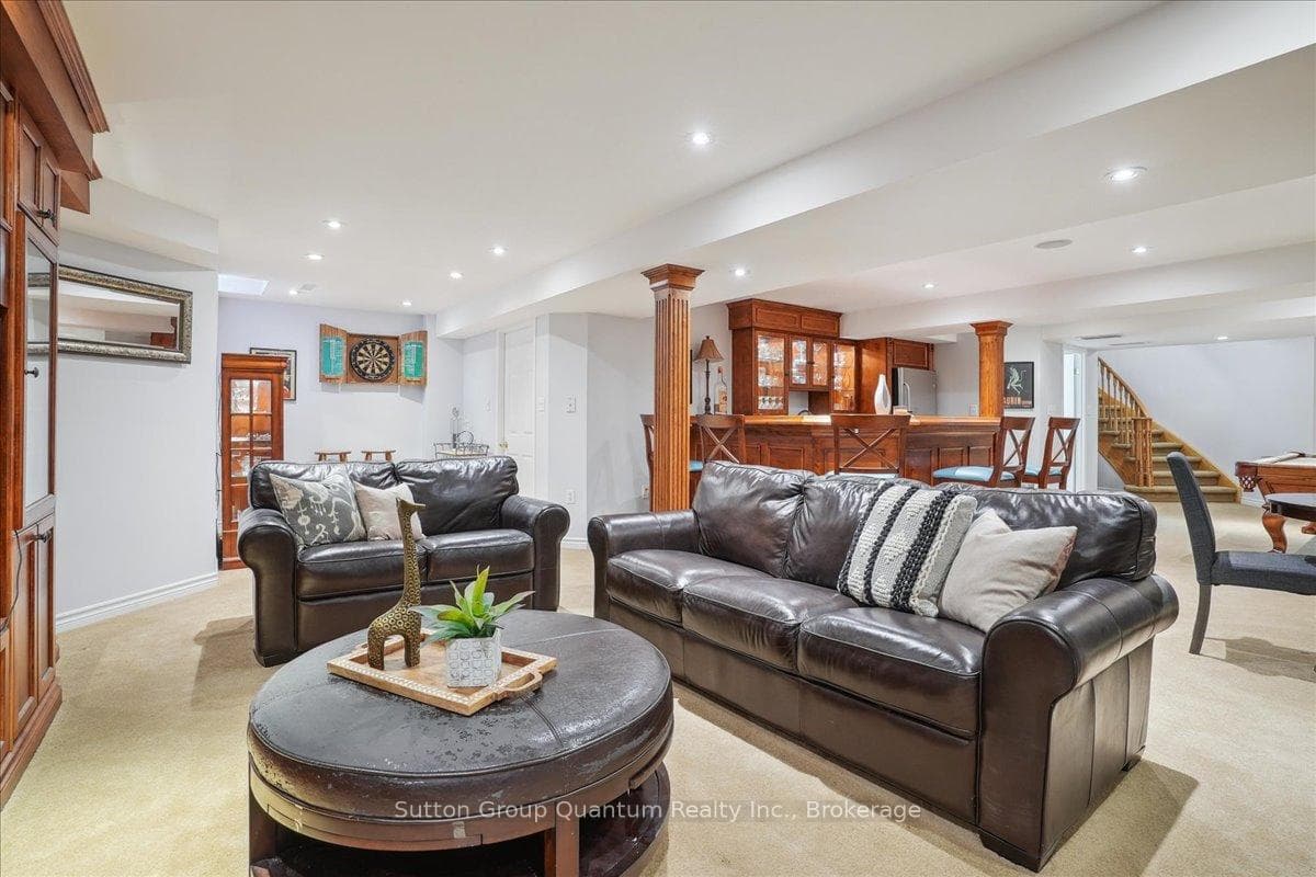 2477 Longridge Crescent photo 29