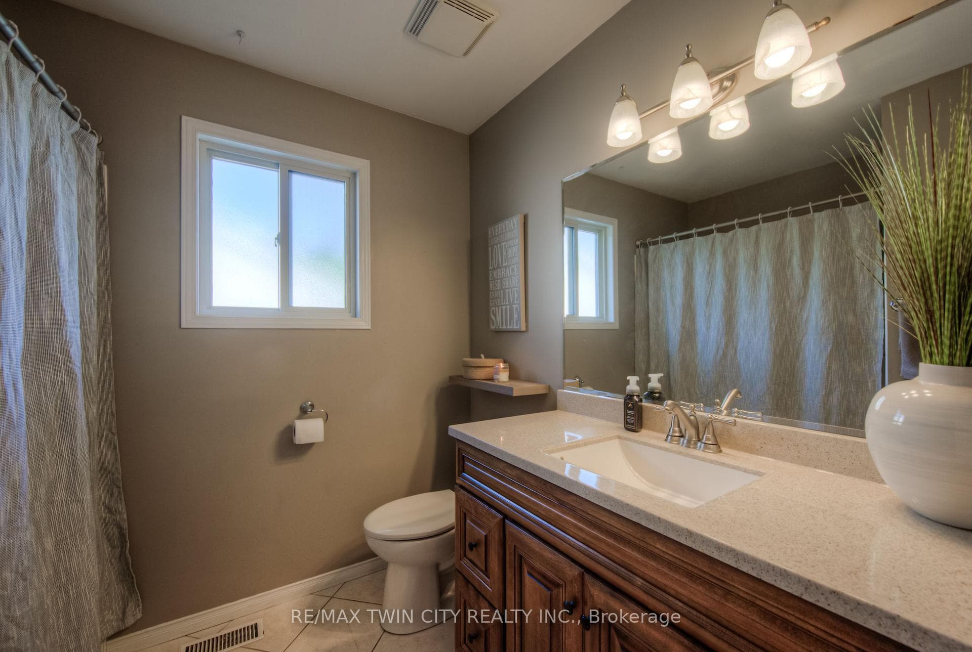 638 MORTIMER Drive photo 15