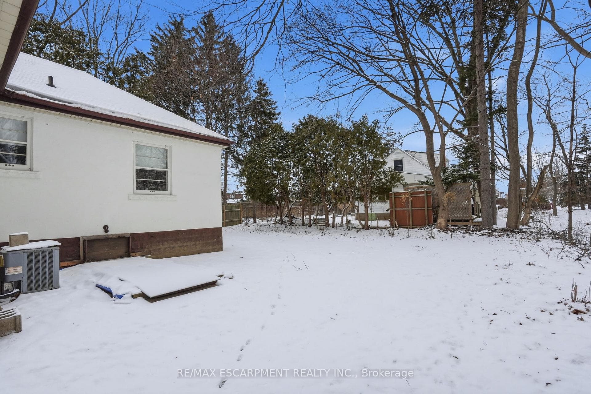 170 Dufferin Street photo 44