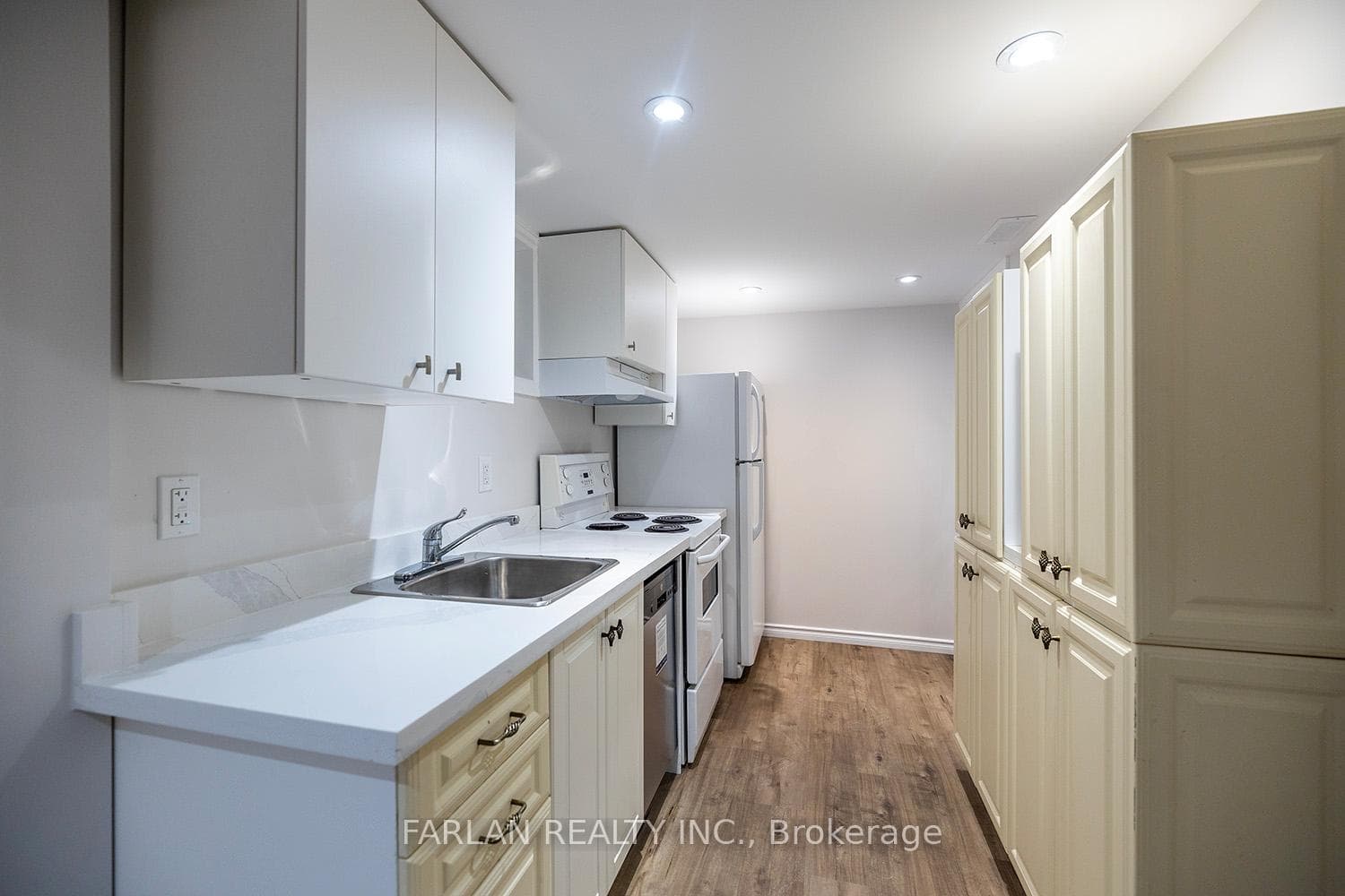 621 Gibbons Street photo 5