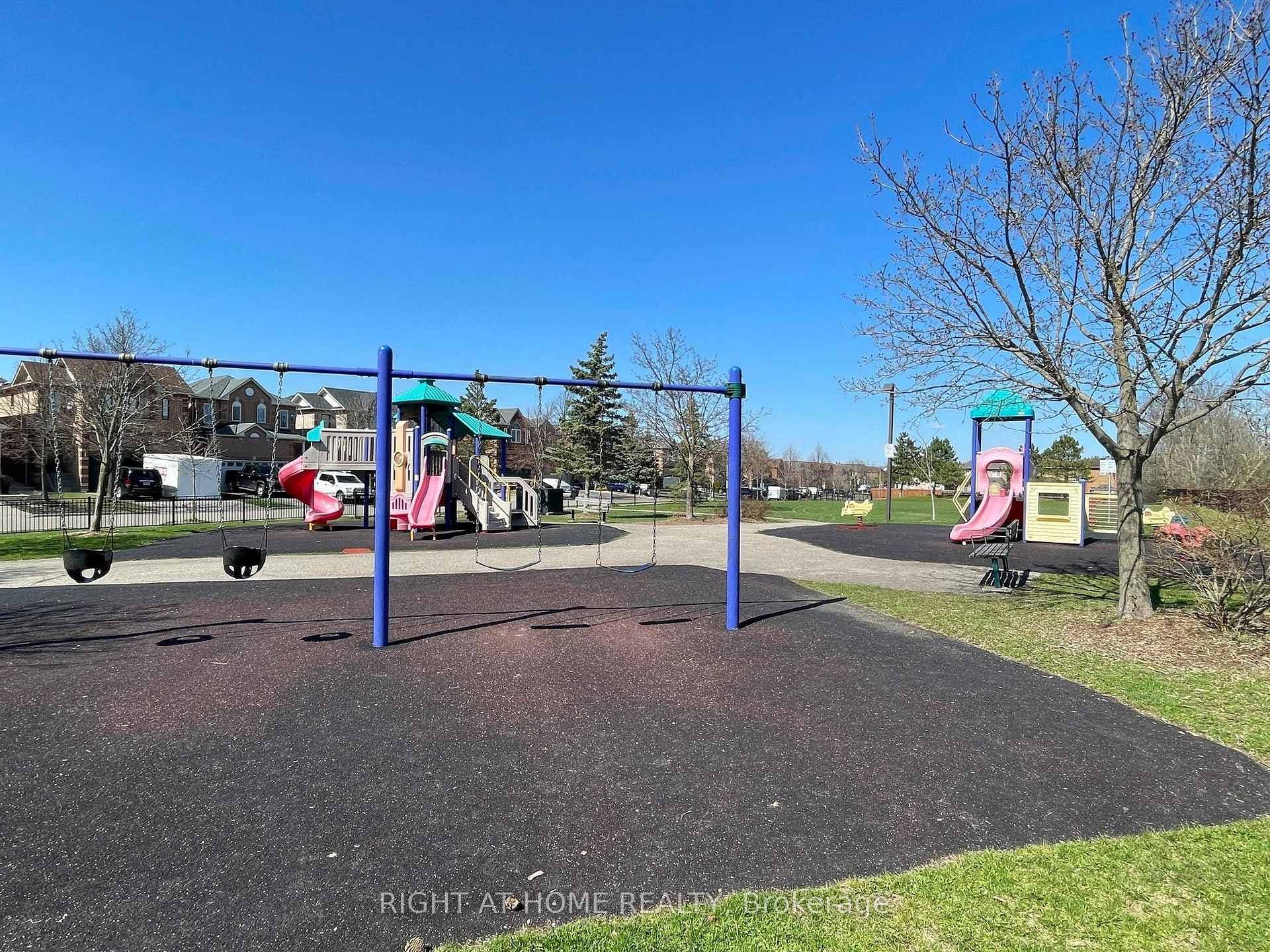 16 Castelli Court photo 37