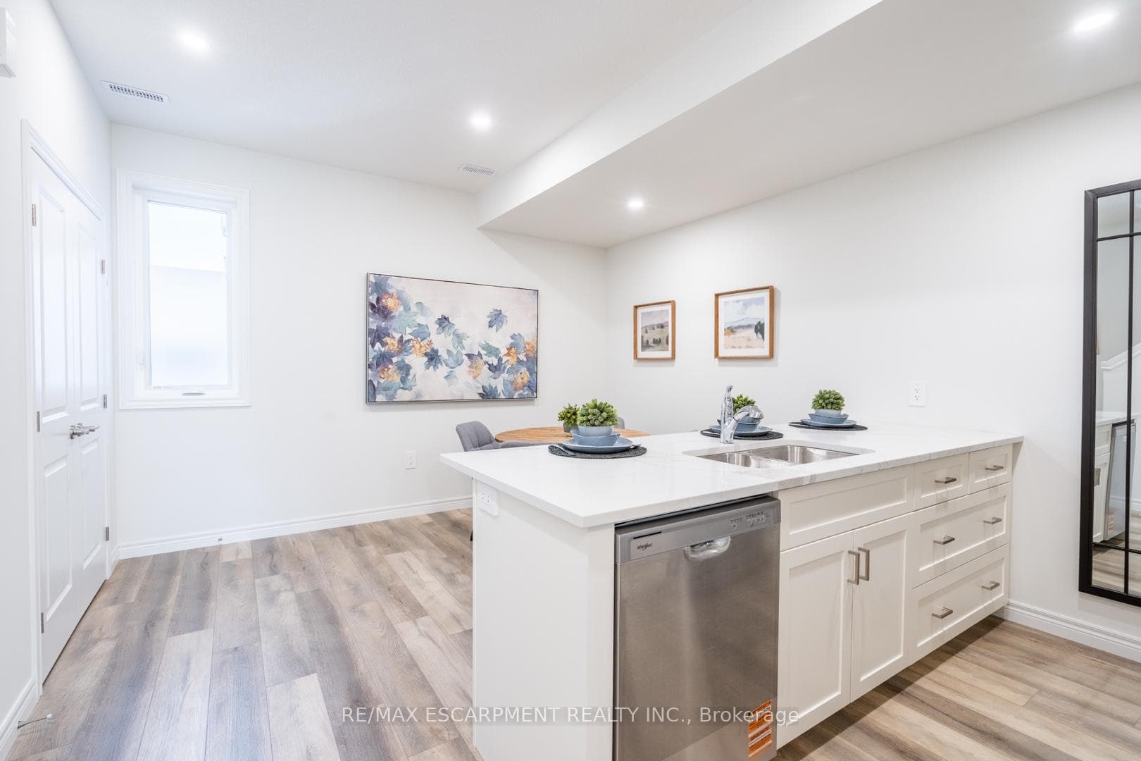 2620 BINBROOK Road Unit 206 photo 10