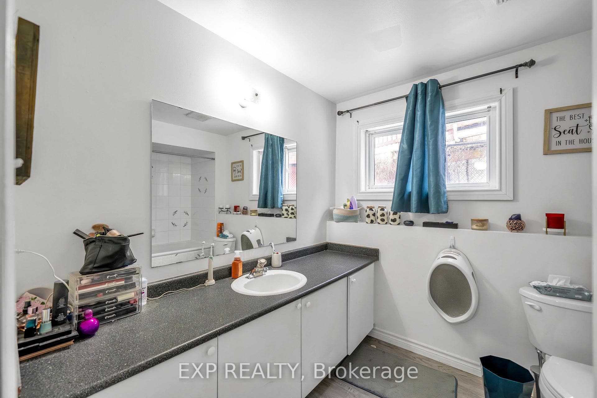 679 Frobisher Court photo 36