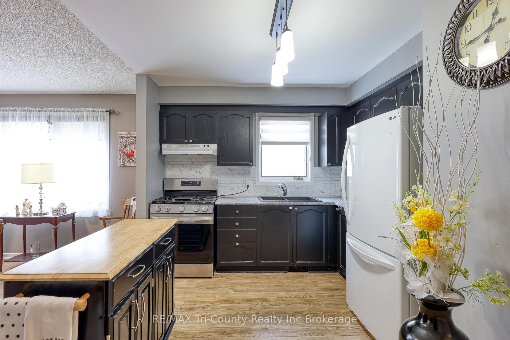 33 Wilkins Crescent photo 4