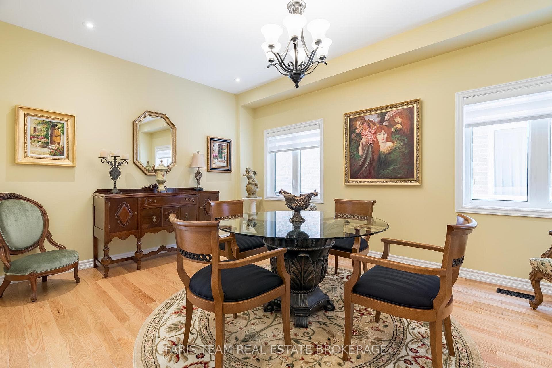 1041 Wickham Road photo 14