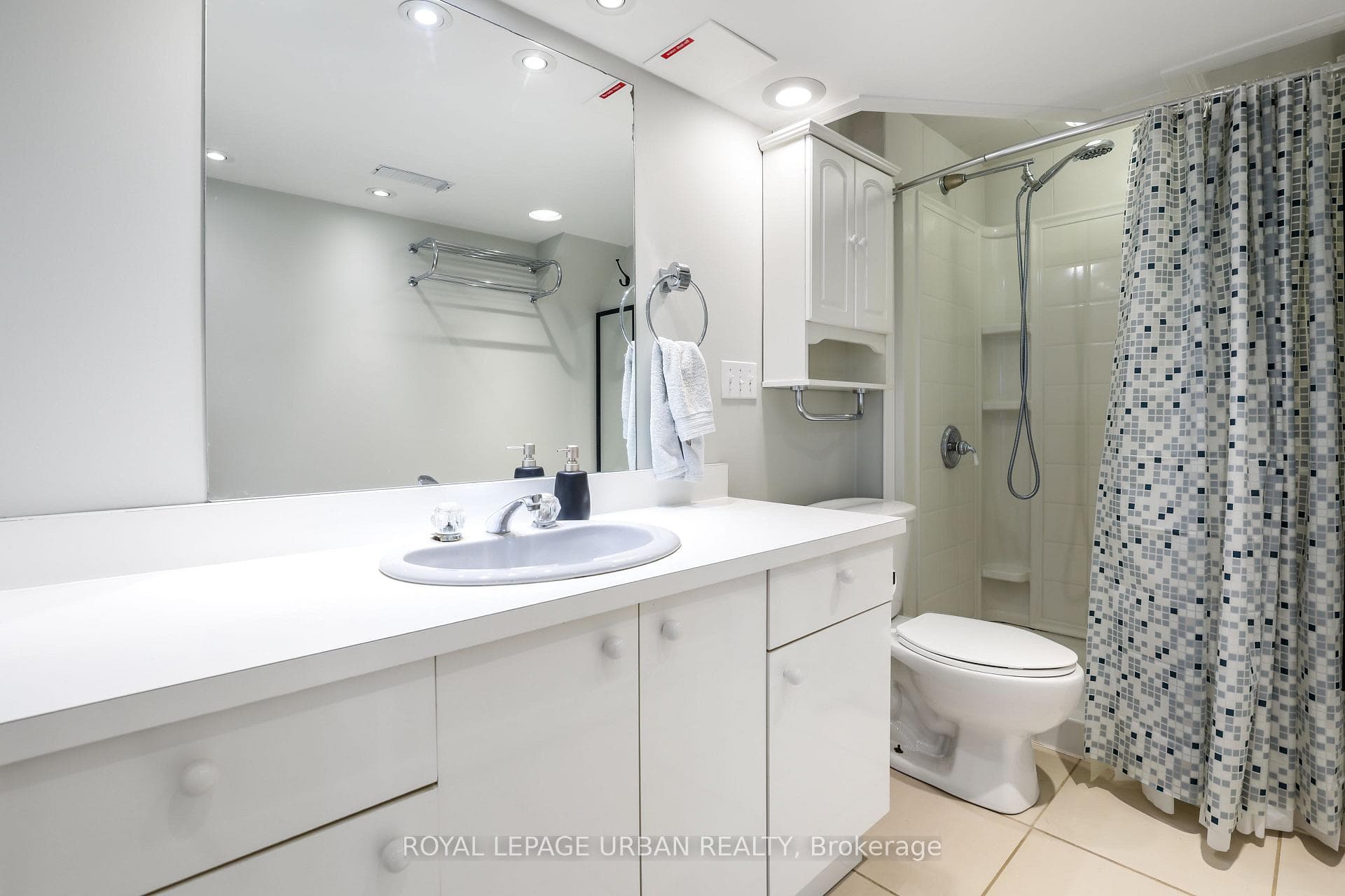1081 Keswick Court photo 37