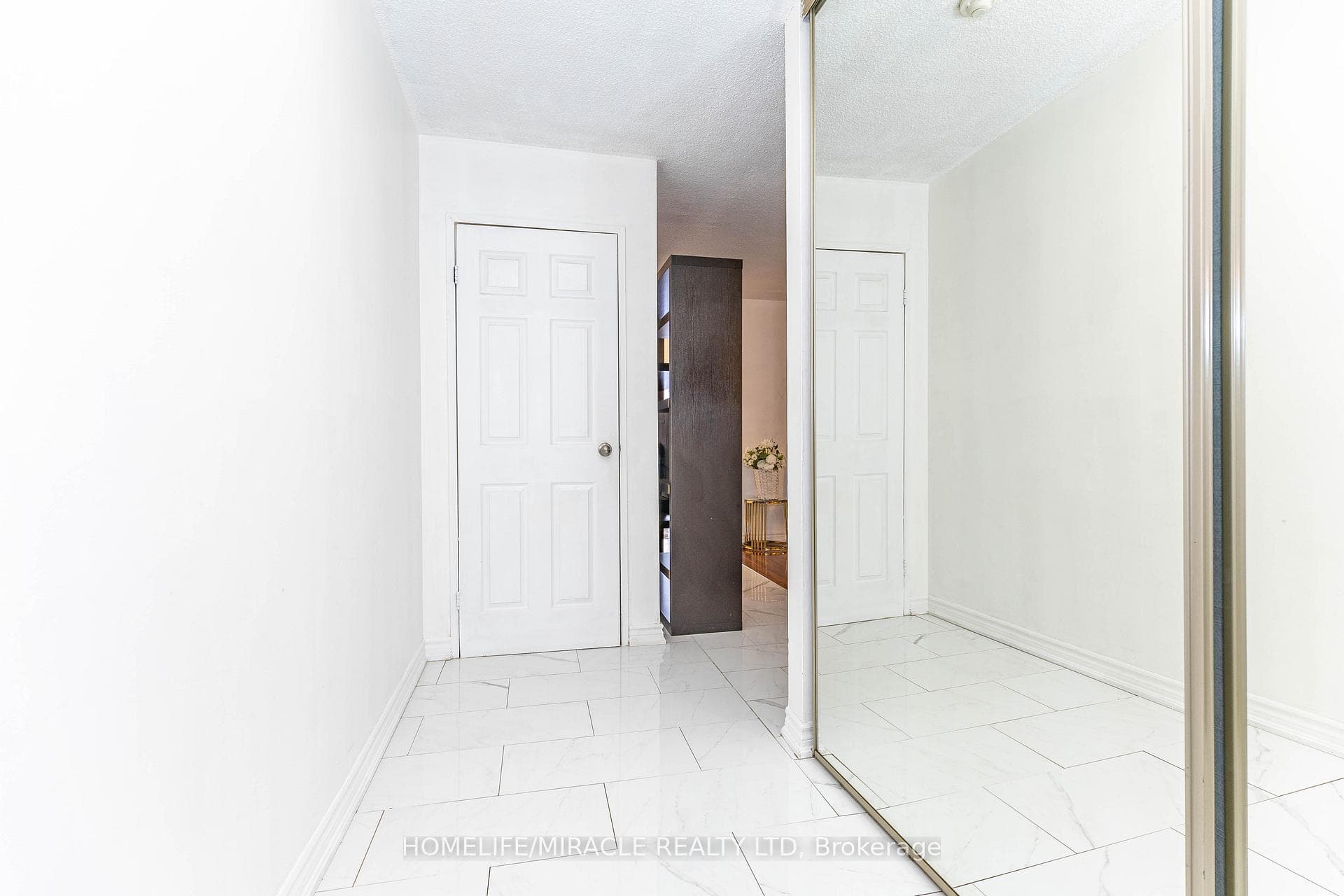 18 Knightsbridge Road Unit 2311 photo 12