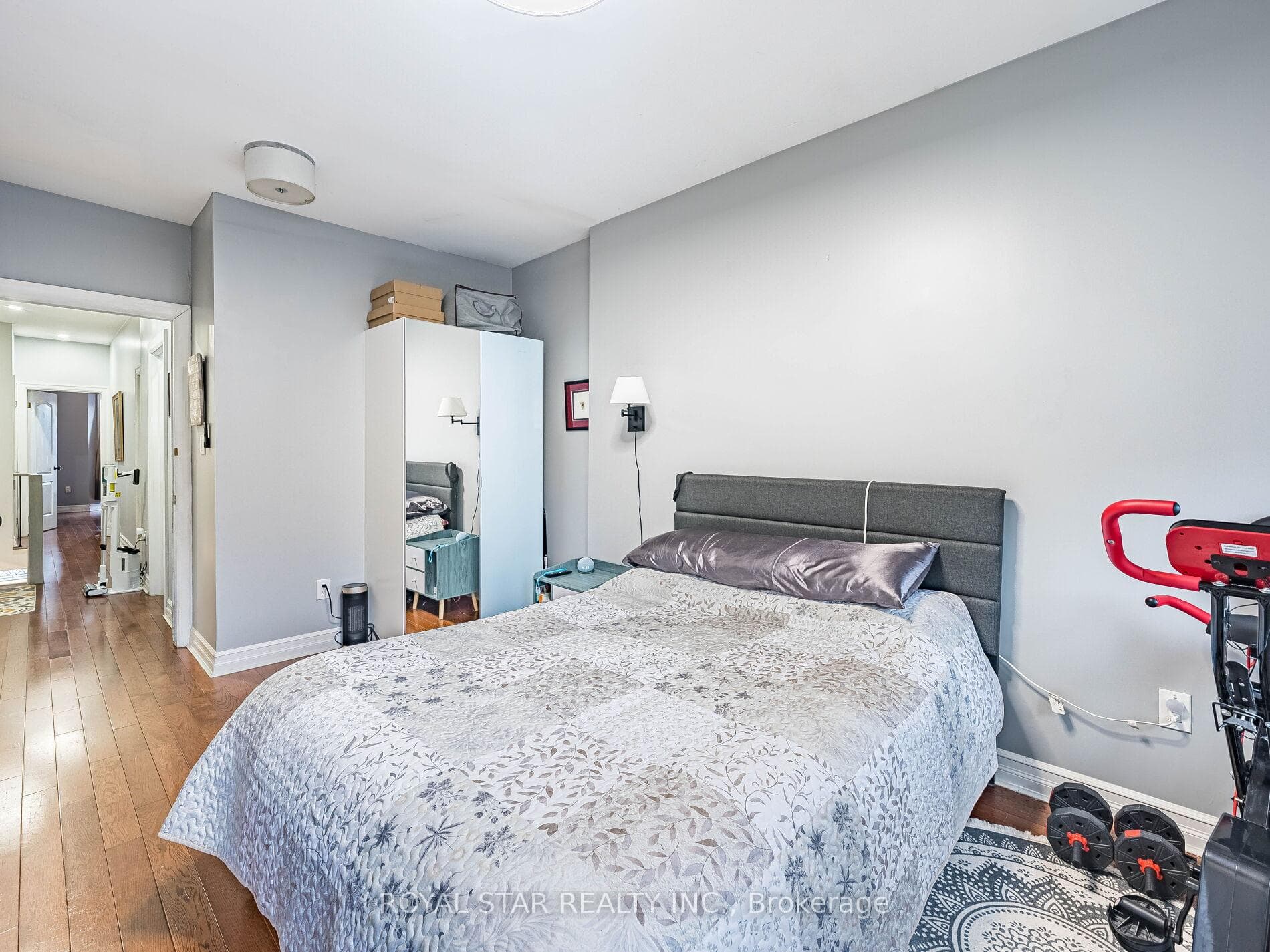 74 Montrose Avenue photo 31