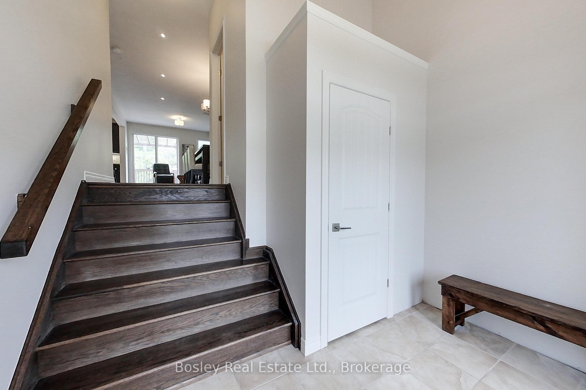 104 DELPHI Lane photo 8
