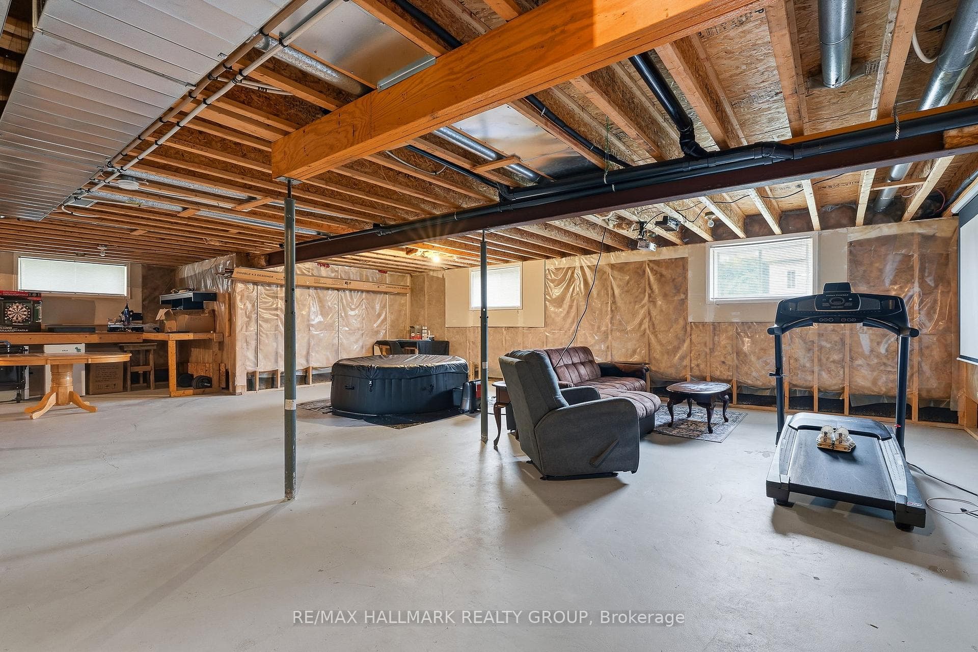 127 CASTEL Street photo 27