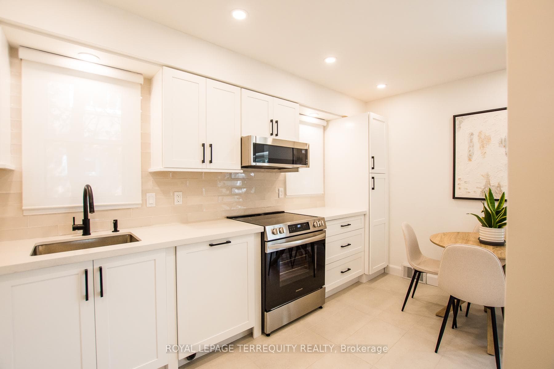 42 Sunray Crescent photo 8
