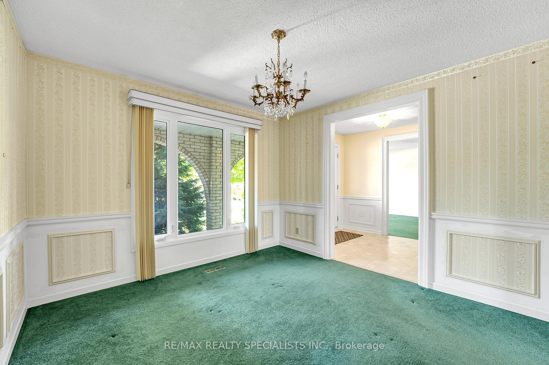 2488 Waterford Street photo 8