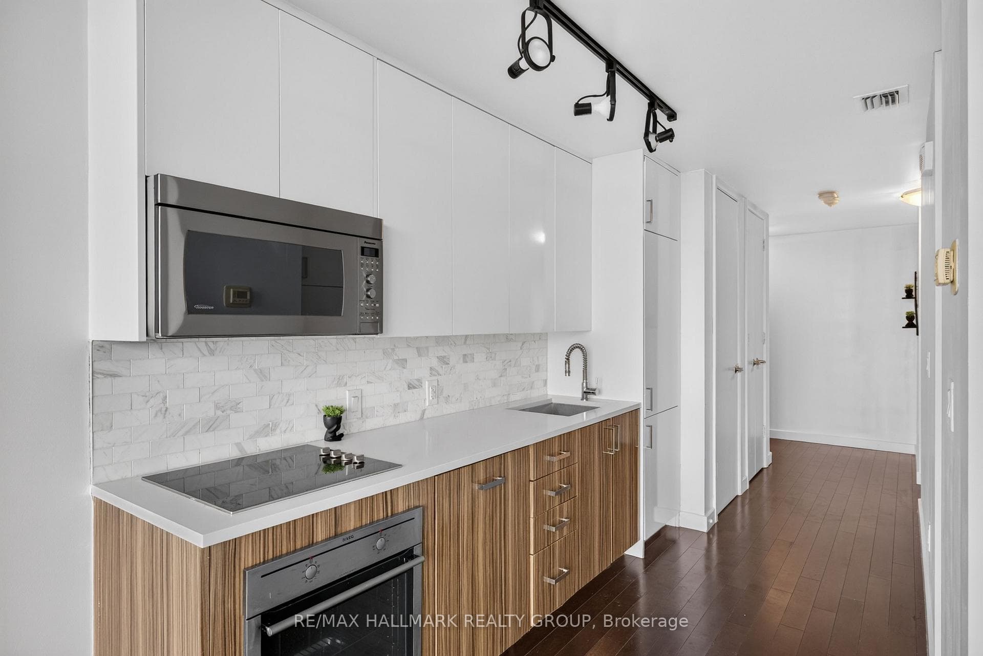 201 Parkdale Avenue Unit 807 photo 18