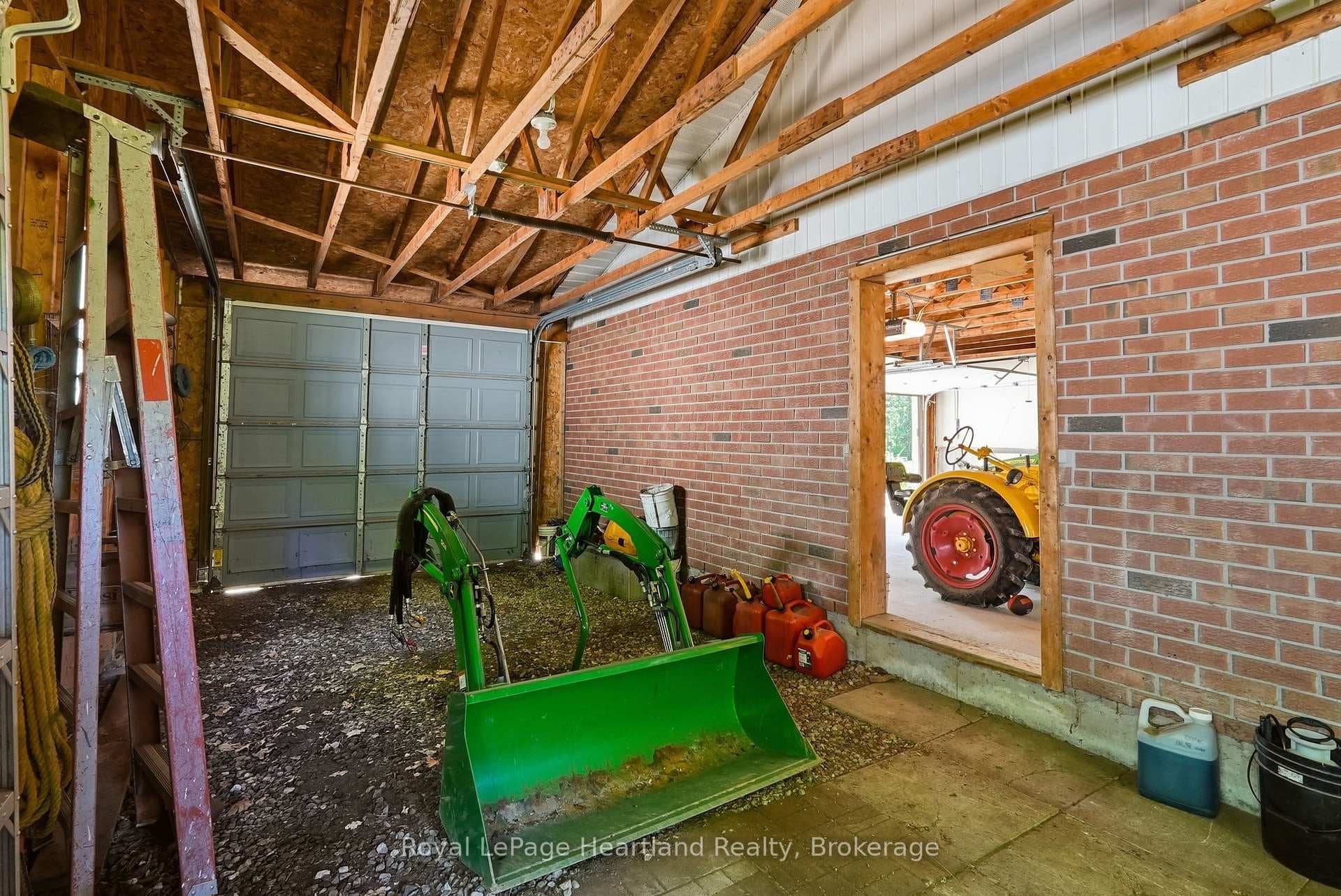 1041 Howick Street photo 34