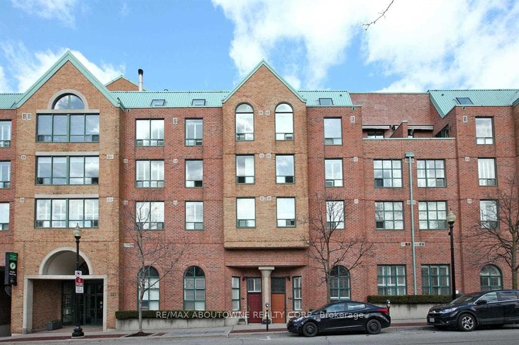 221 Robinson Street Unit 2 photo 2