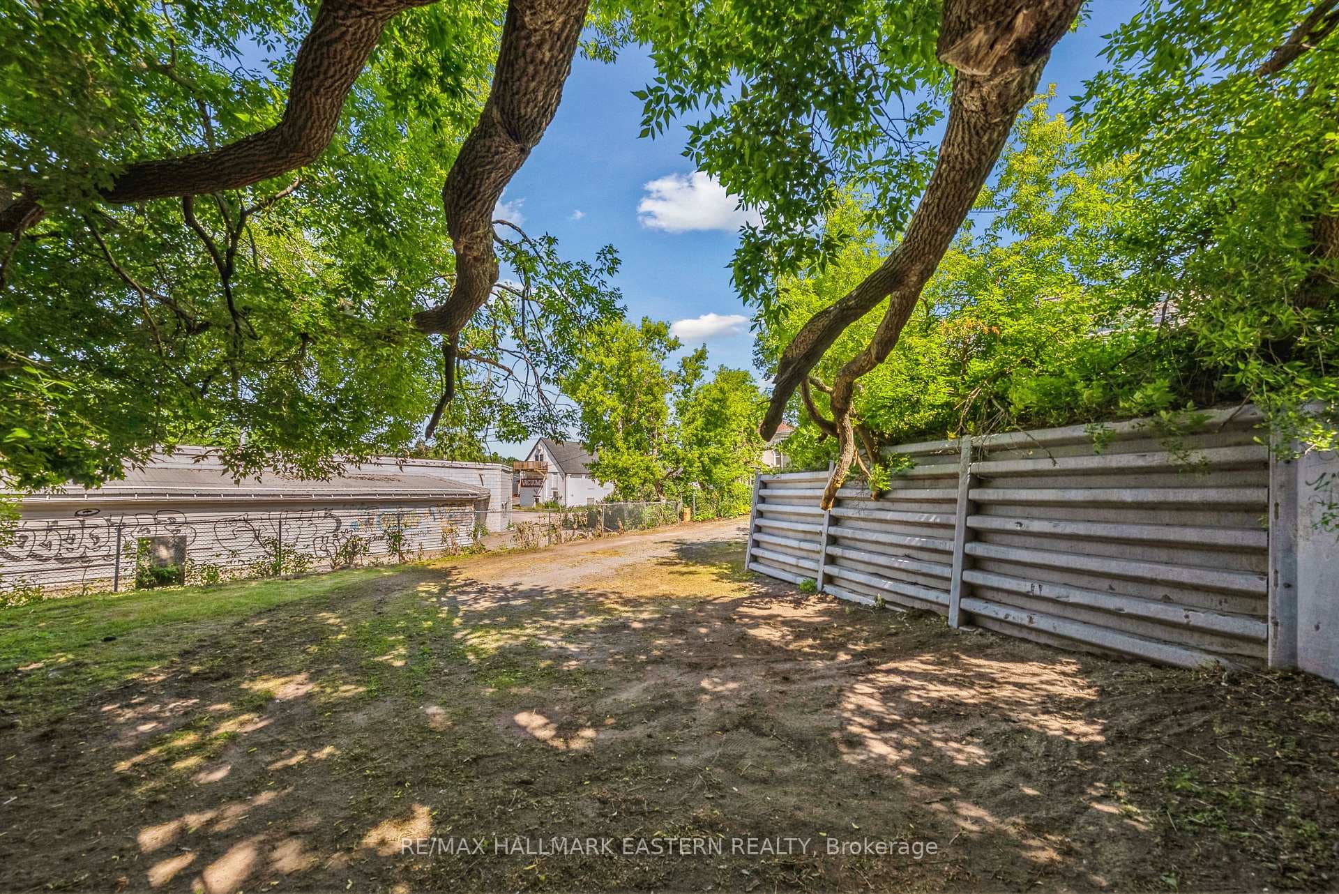 213 Brock Street photo 40