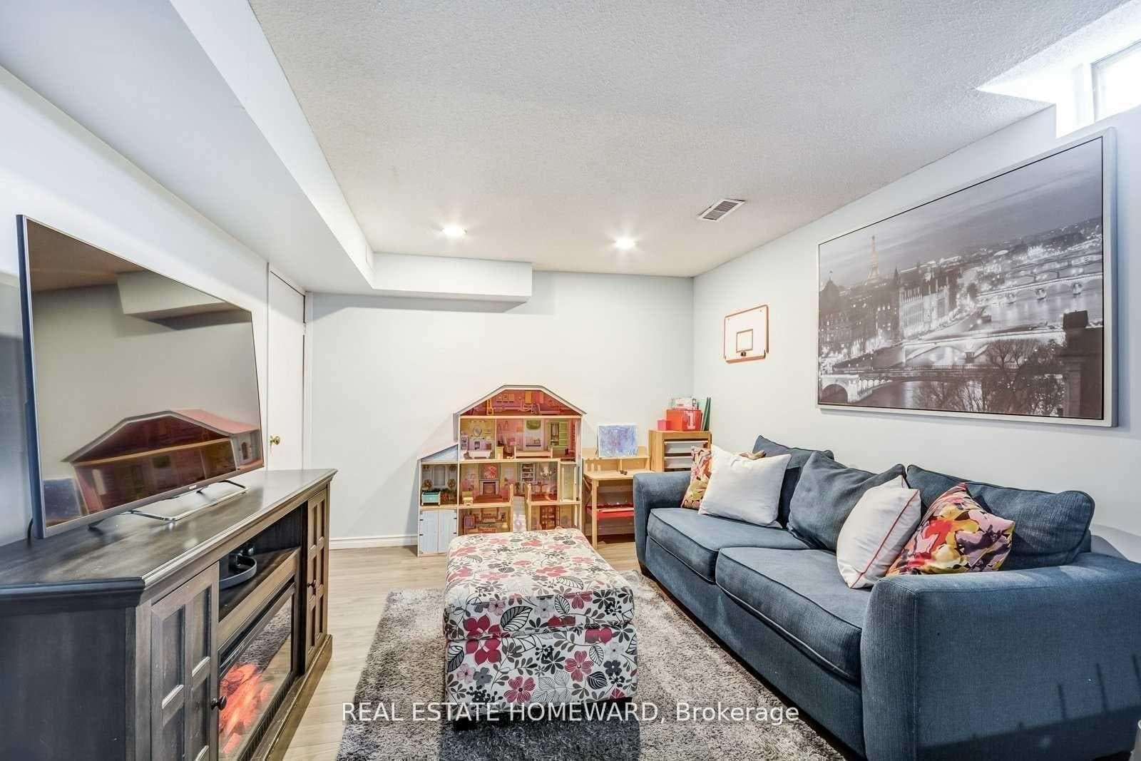 11 Belmont Court photo 31