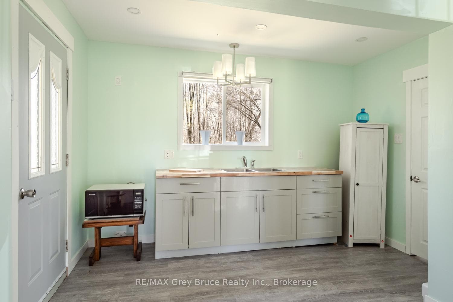 130 Crooked Hill Road photo 2