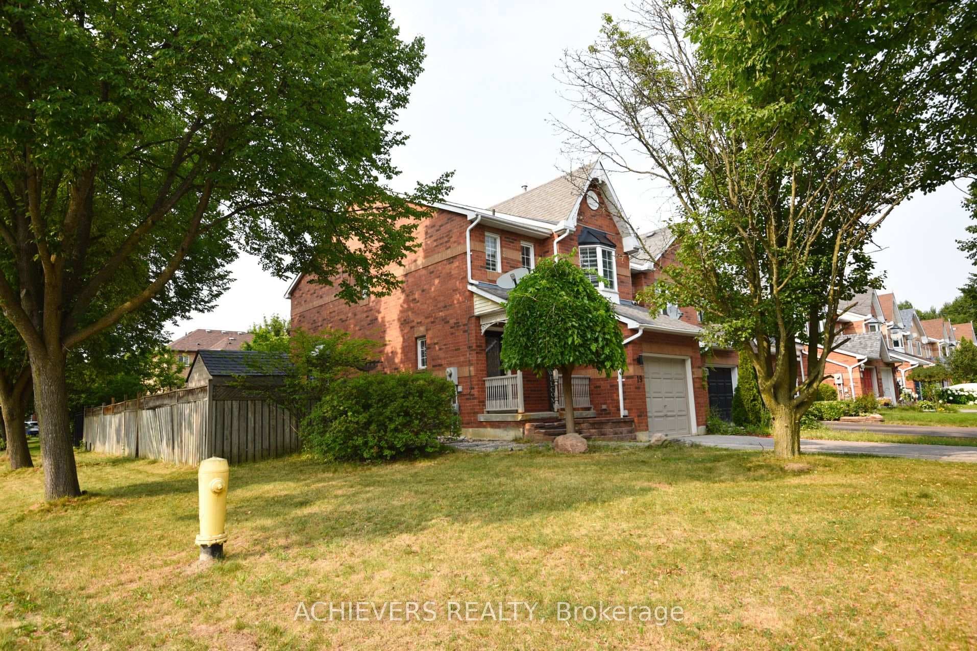19 Mccullock Crescent photo 3