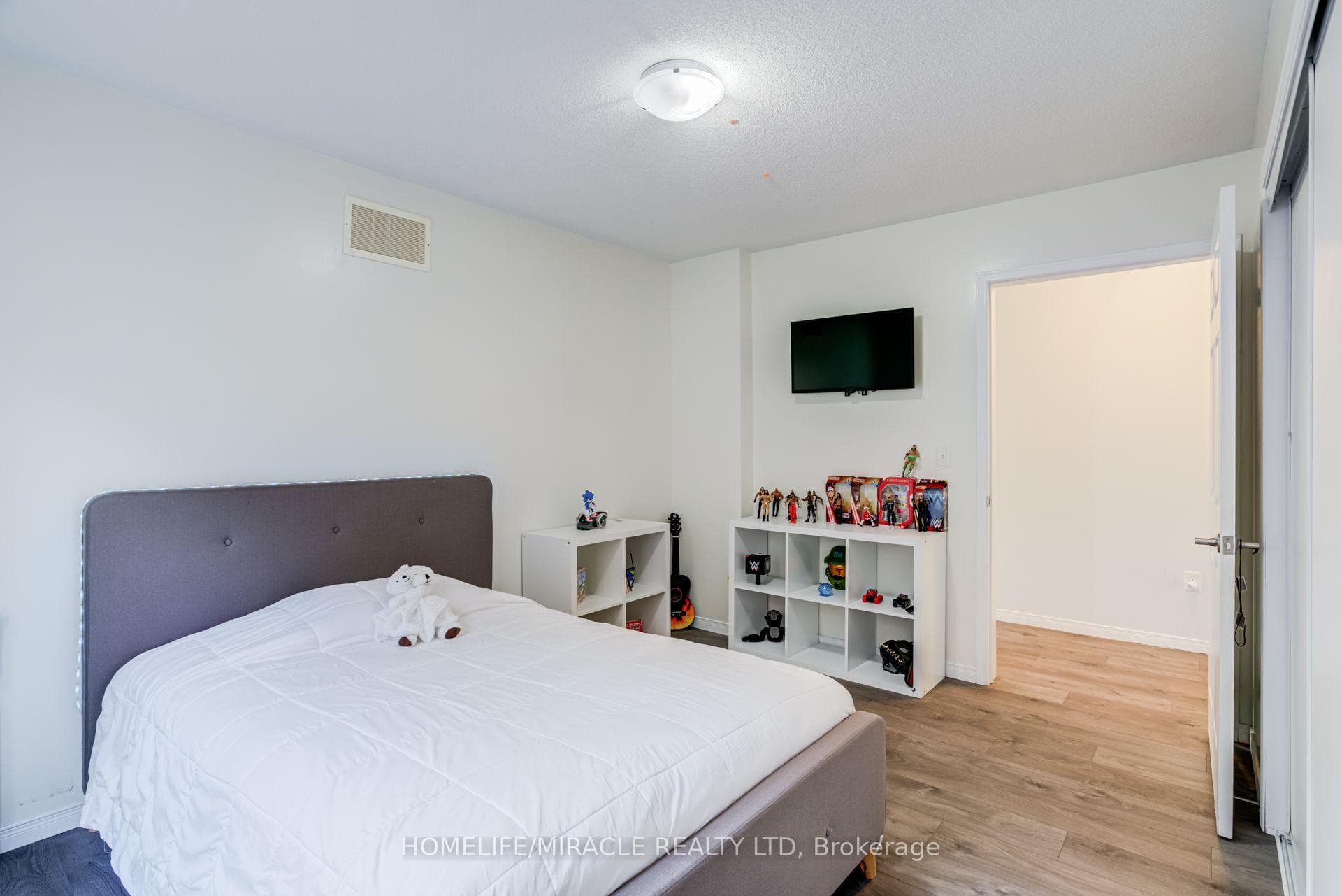 118 Cauthers Crescent photo 32
