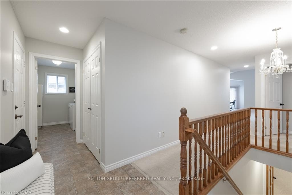44 FOREST GROVE Crescent photo 7