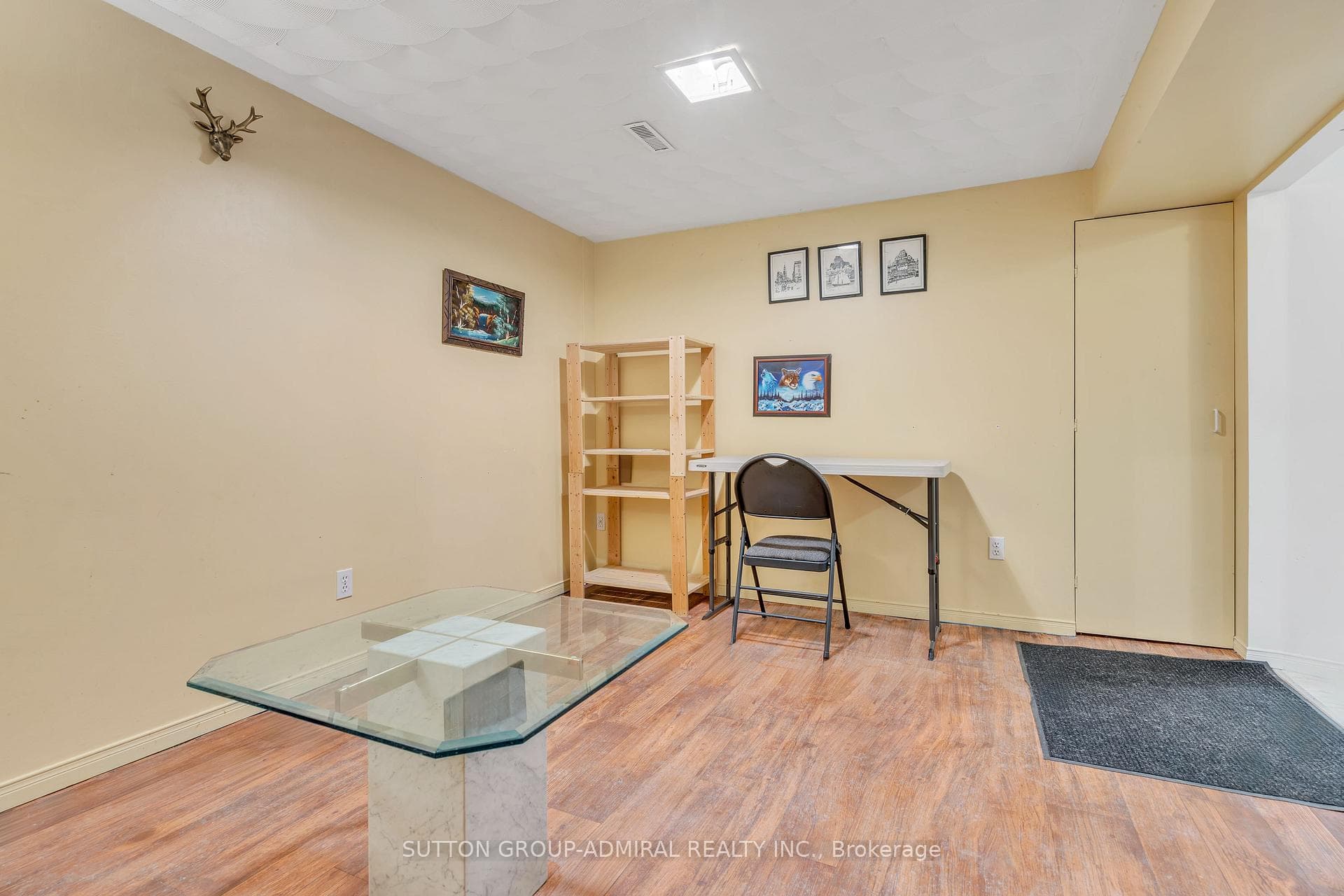 35 Mowat Crescent photo 21