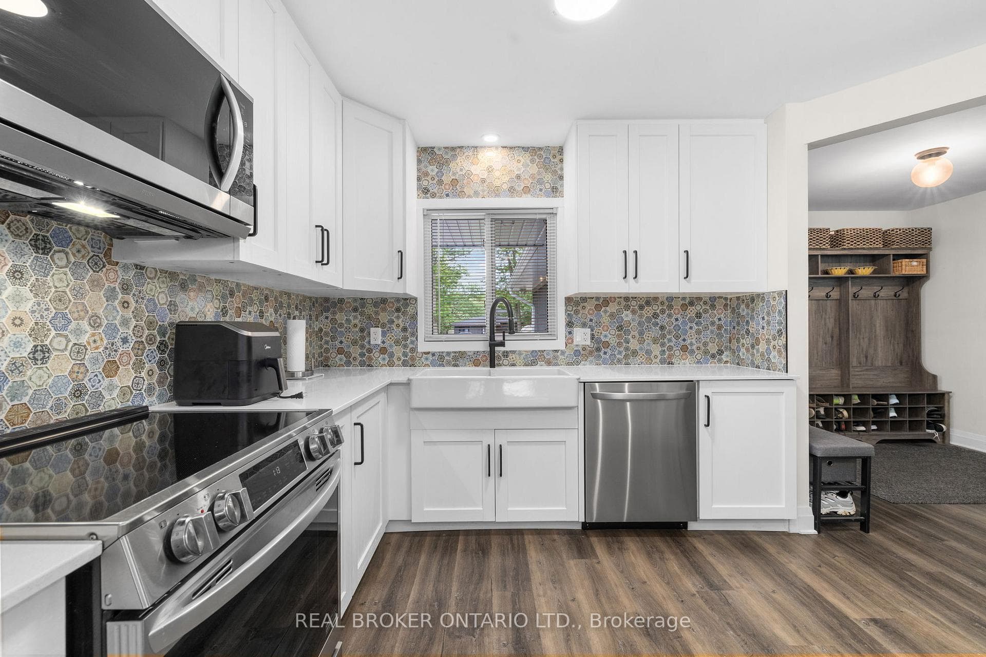 929 Bayview Drive photo 10