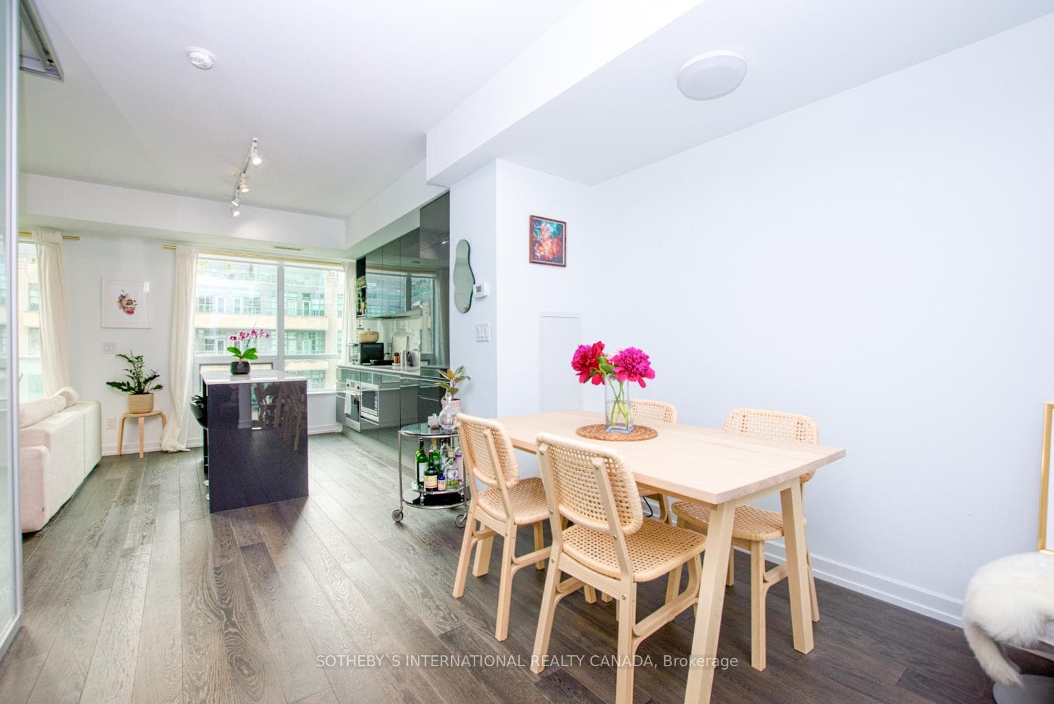 377 Madison Avenue Unit 504 photo 12