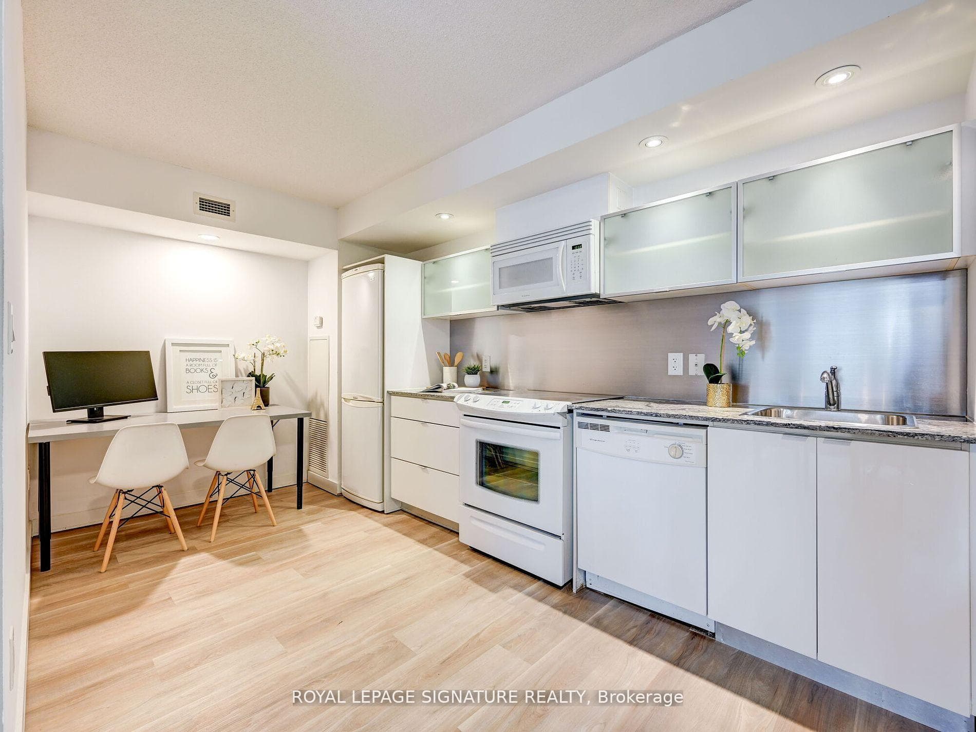 4K Spadina Avenue Unit 1506 photo 16