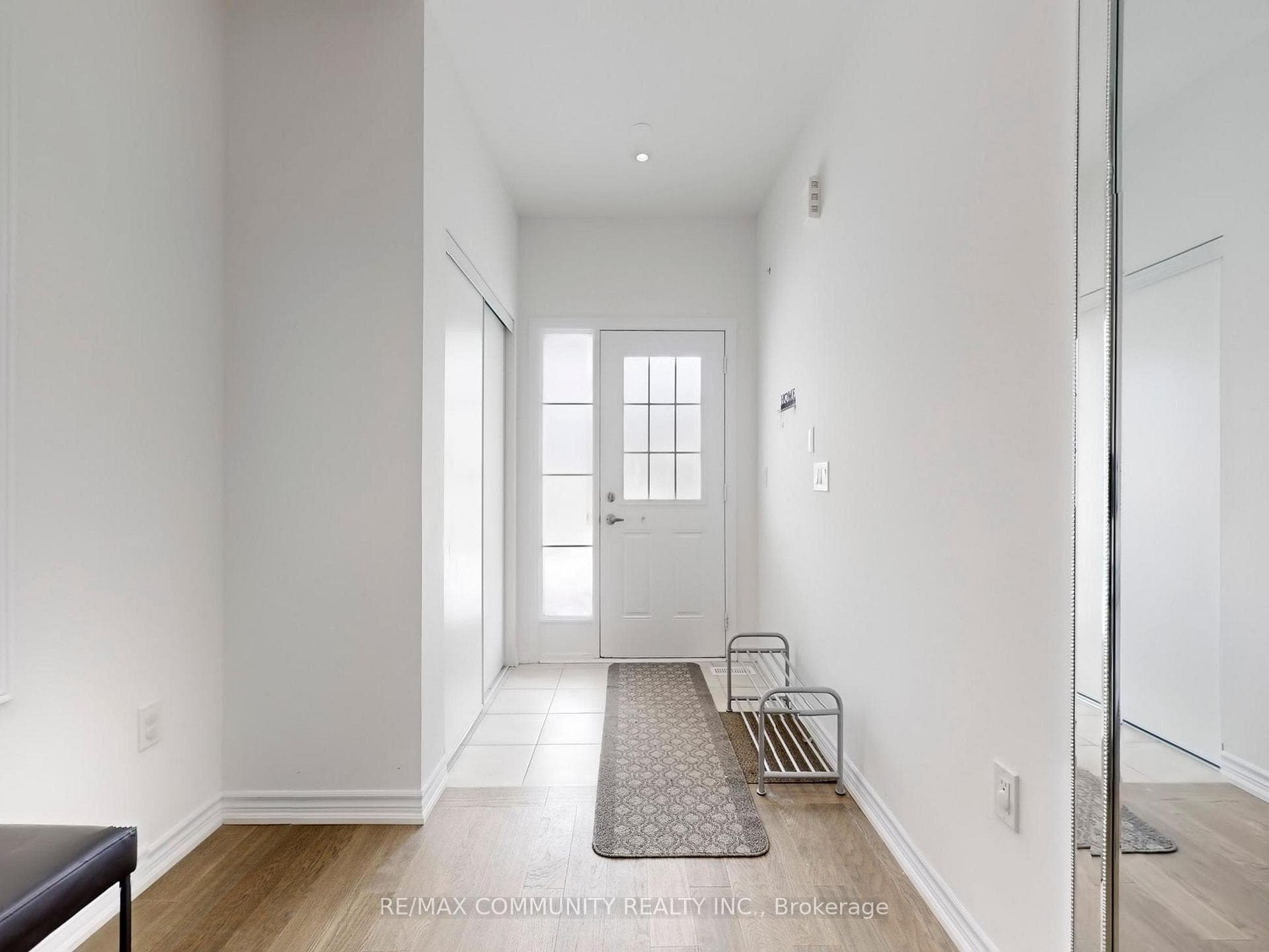 210 Ridley Crescent photo 8