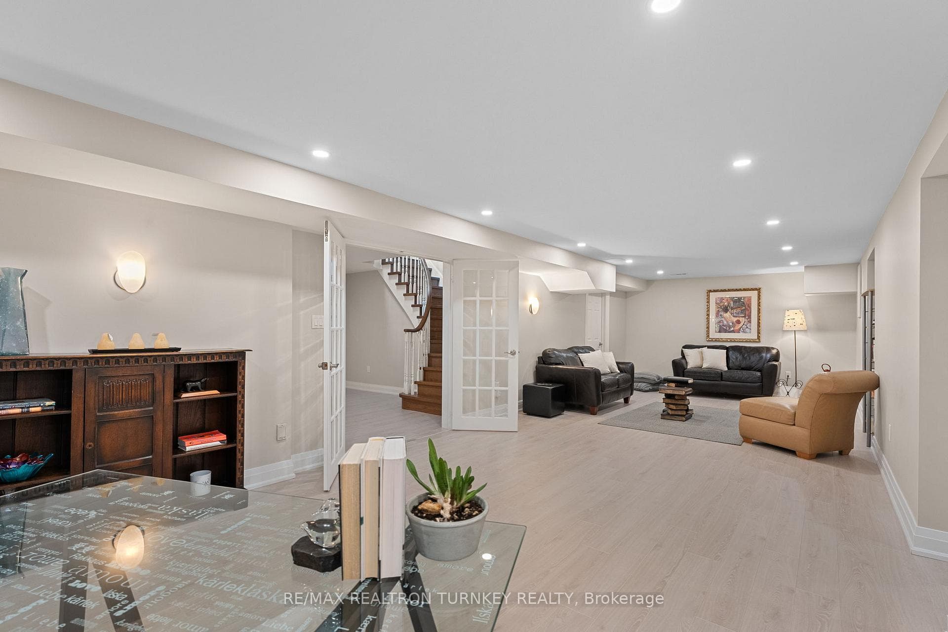 Smooth ceilings with pot lights