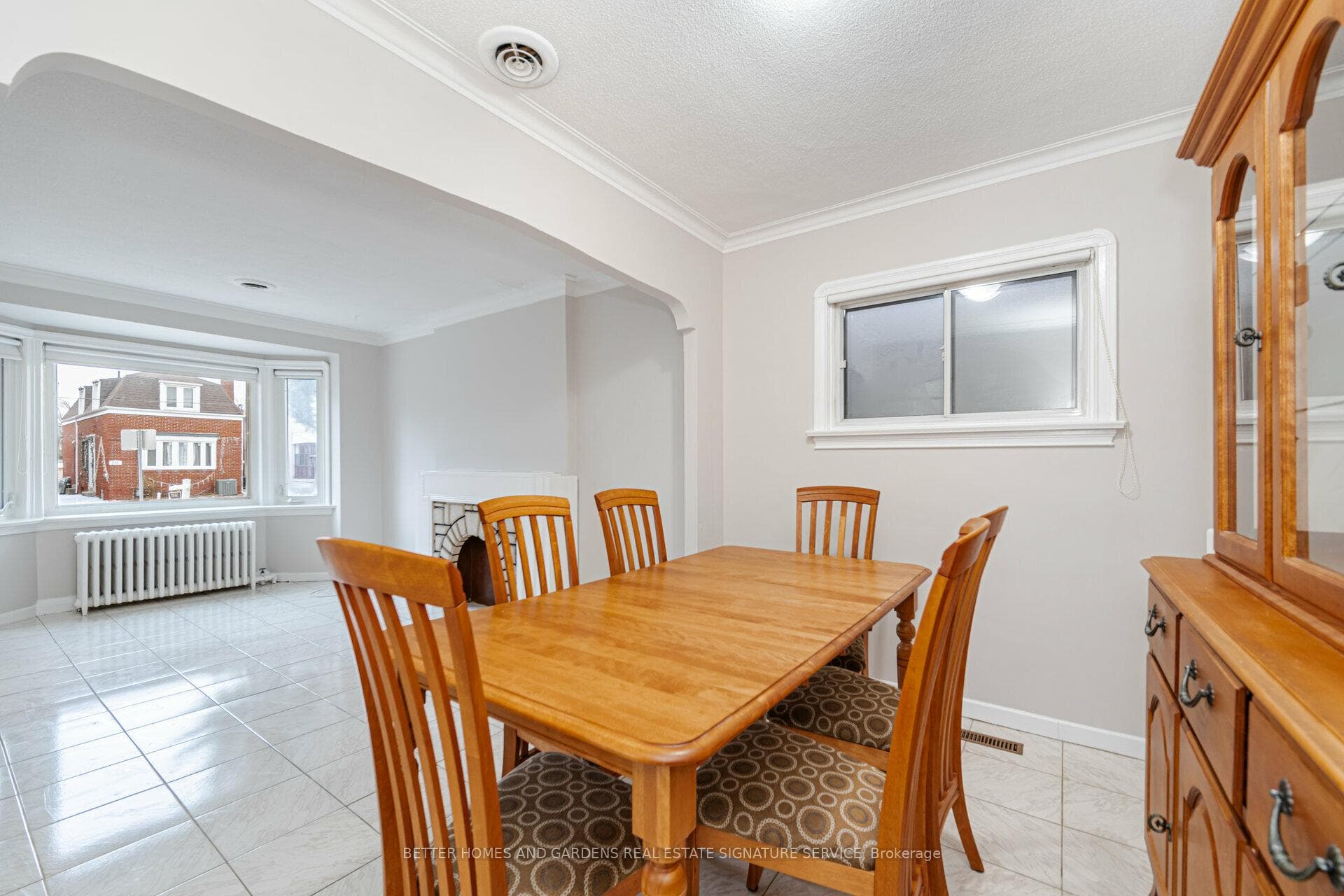 198 Gloucester Grove photo 8