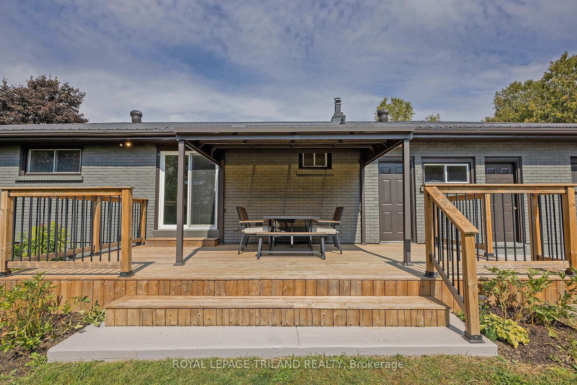 829 AVON Drive photo 32