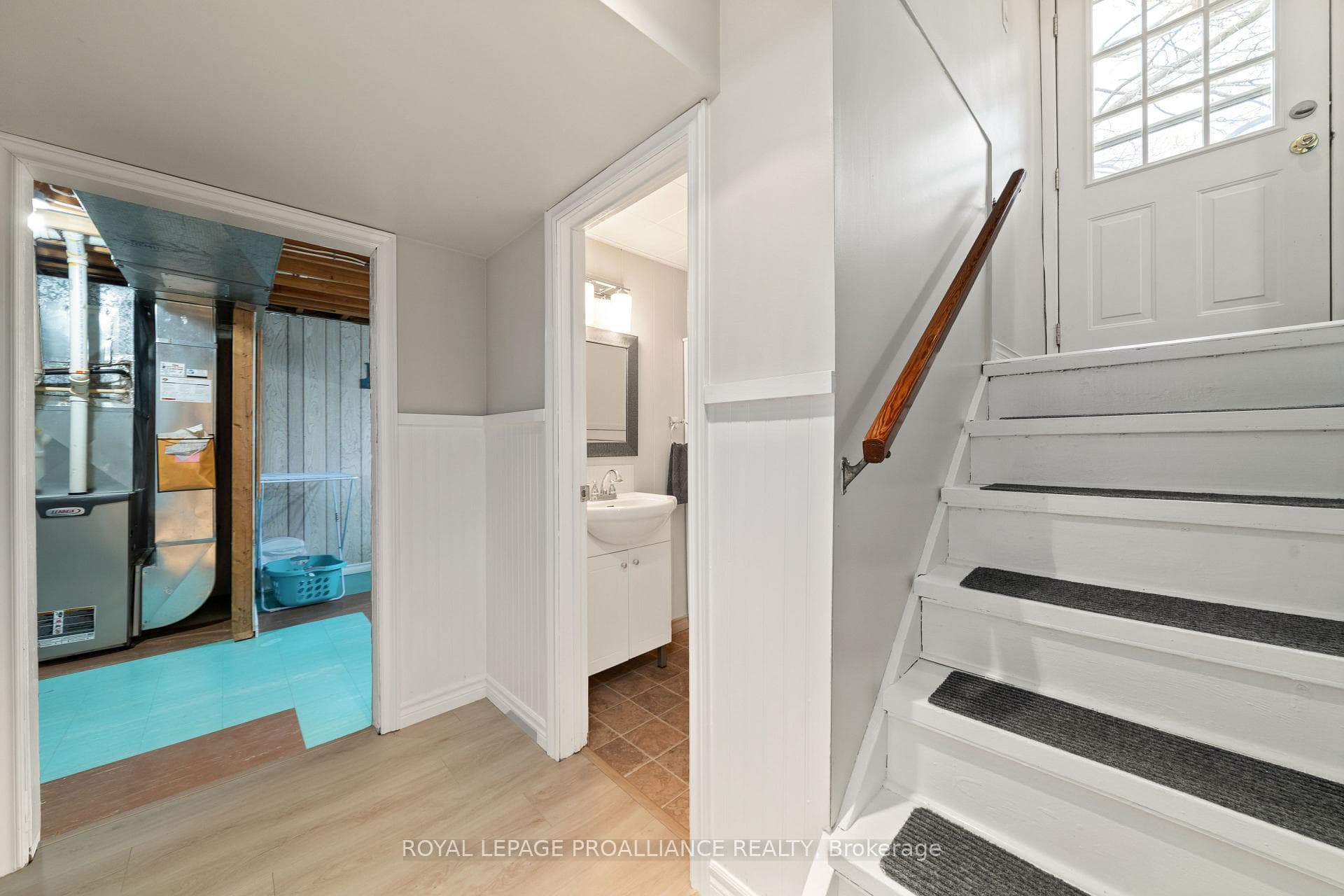 16 Kingsway Court photo 38