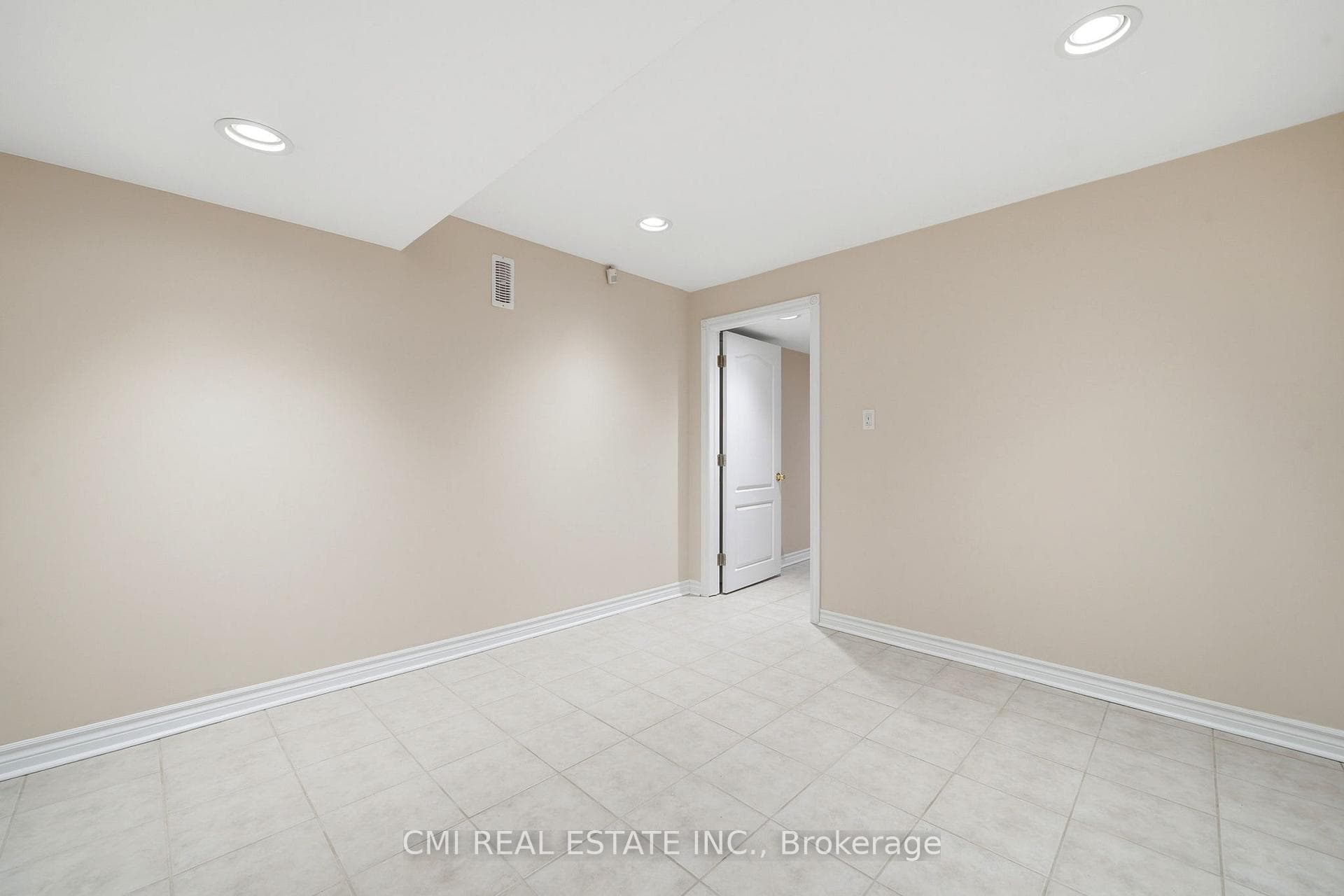 15 Treegrove Circle photo 35