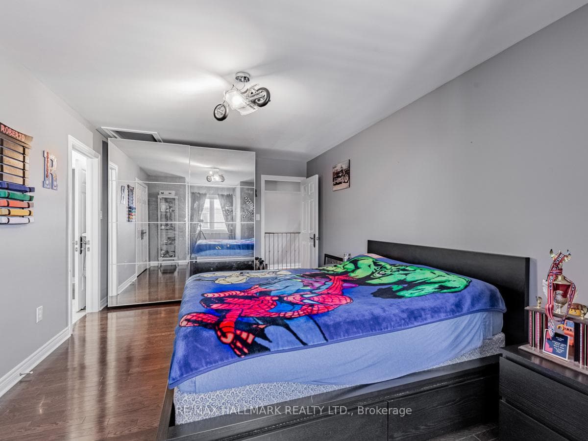 151 Bellini Avenue photo 24